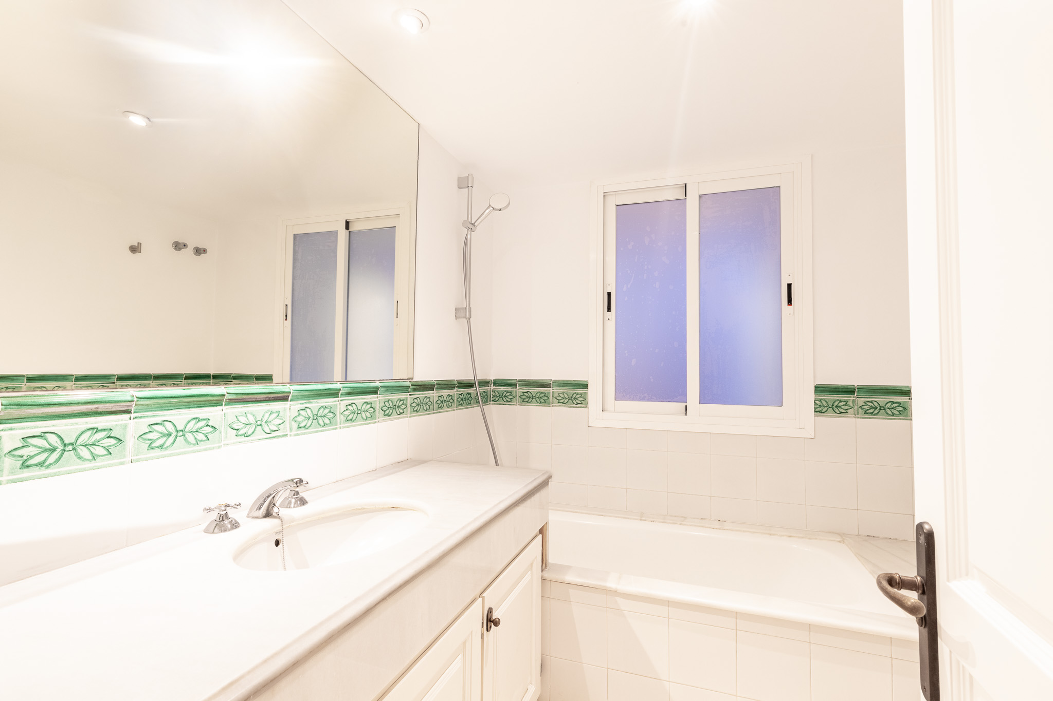 Nuevo lanzamiento al mercado de esta pintoresca villa en el centro del campo de golf de Guadalmina