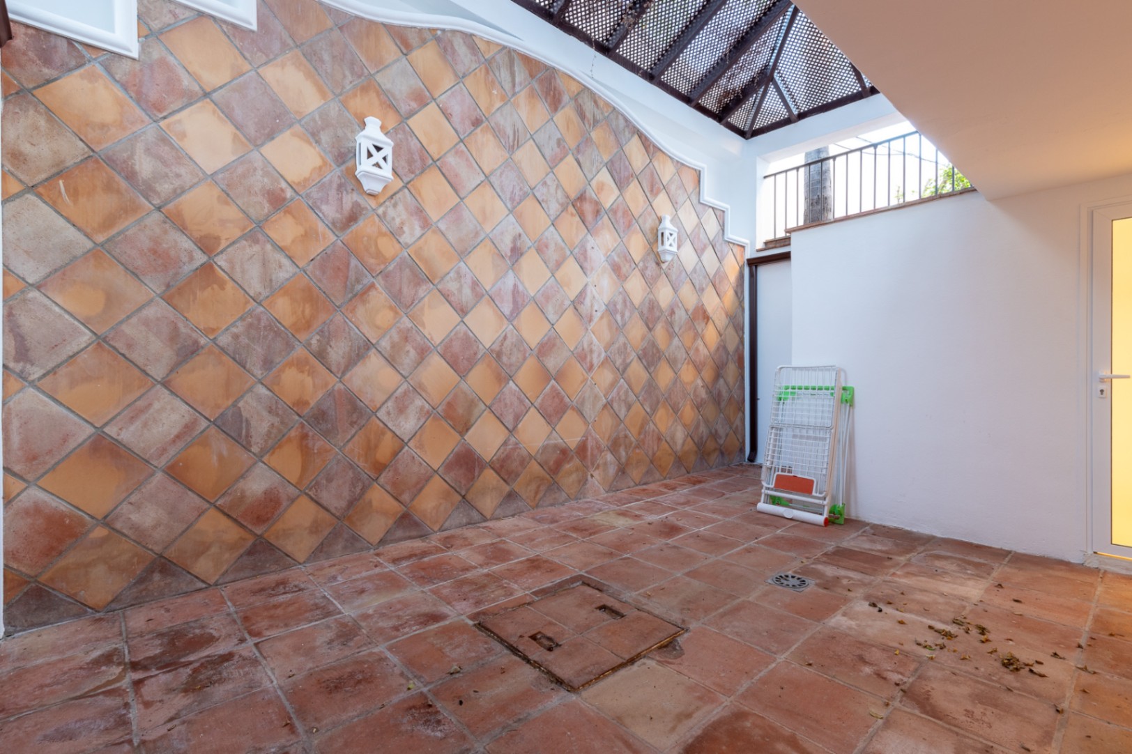 Nuevo lanzamiento al mercado de esta pintoresca villa en el centro del campo de golf de Guadalmina