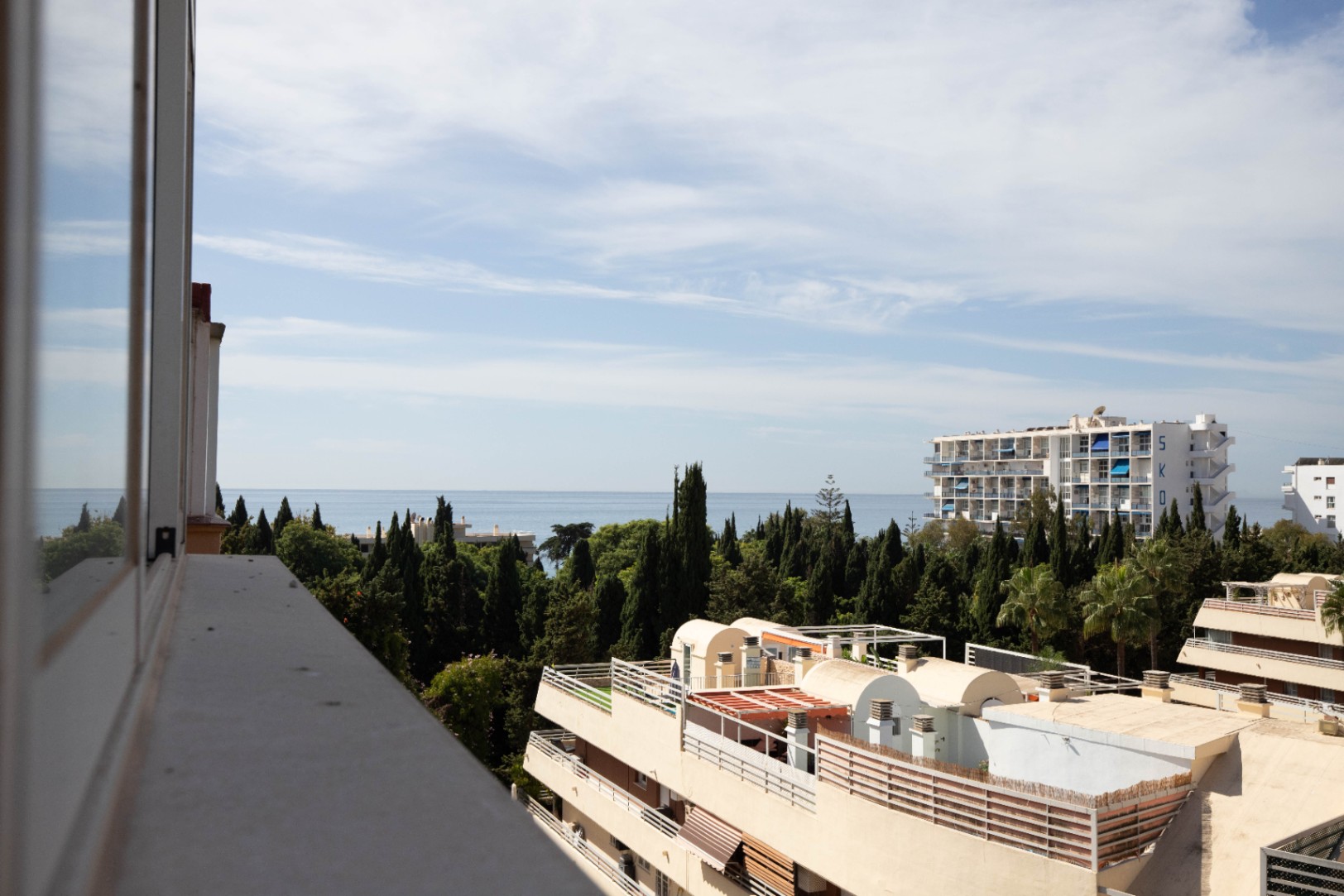 Increible gran atico de 5 dormitorios en marbella centro con vistas al mar y parking