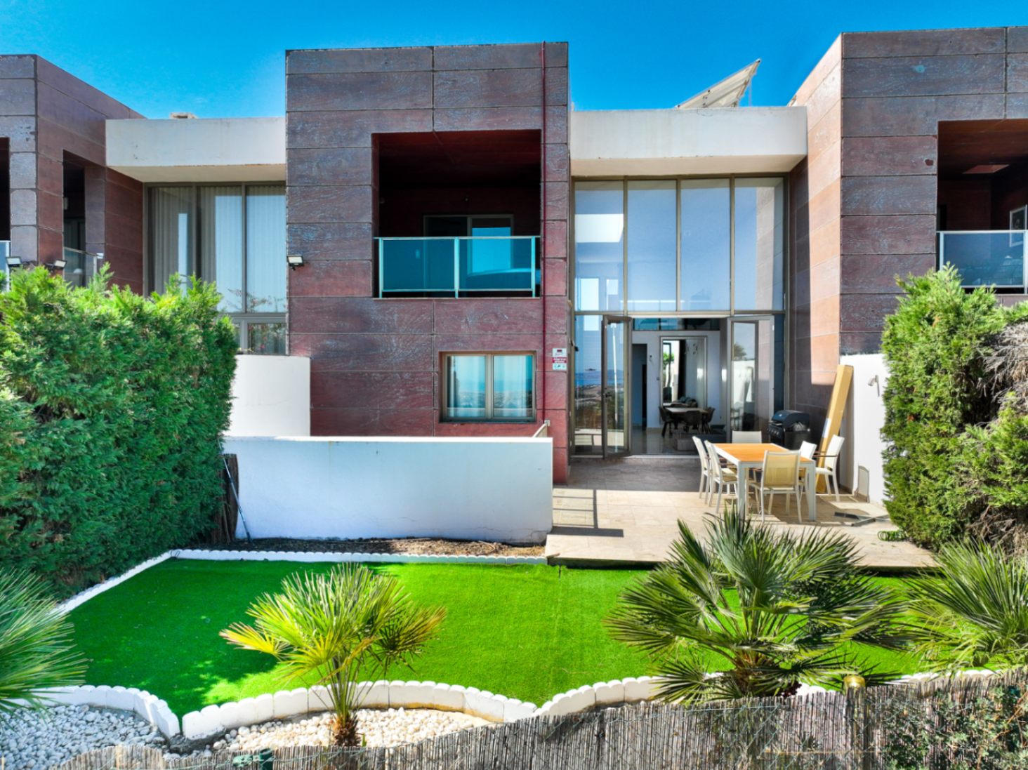 Chalet adosado en alquiler en El Paraíso de Benahavis.