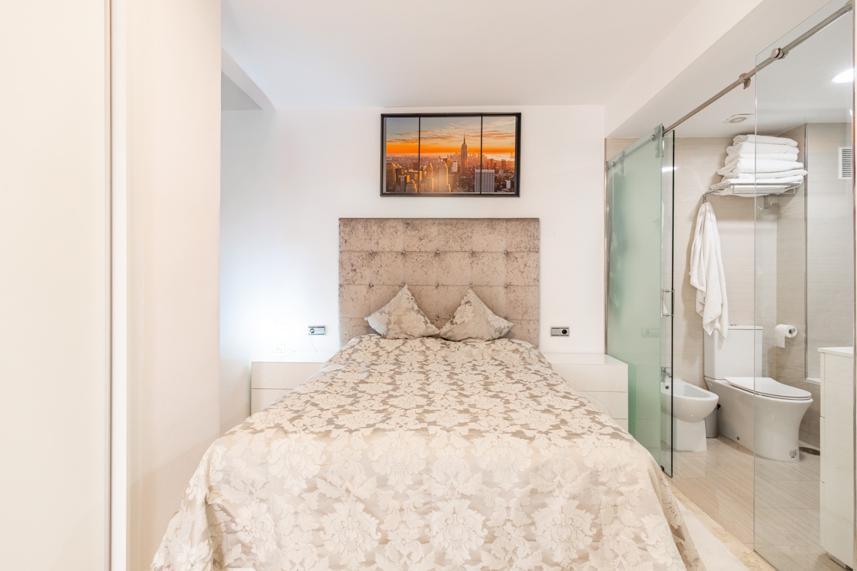 Moderno, luminoso apartamento de 3 dormitorios y a pasos del mar — el estilo de vida que siempre soñaste