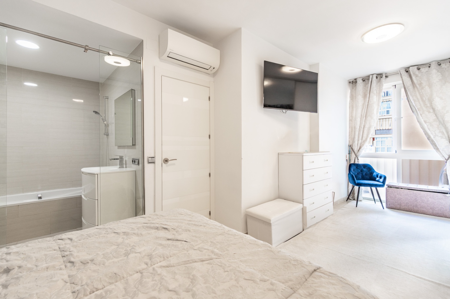 Moderno, luminoso apartamento de 3 dormitorios y a pasos del mar — el estilo de vida que siempre soñaste