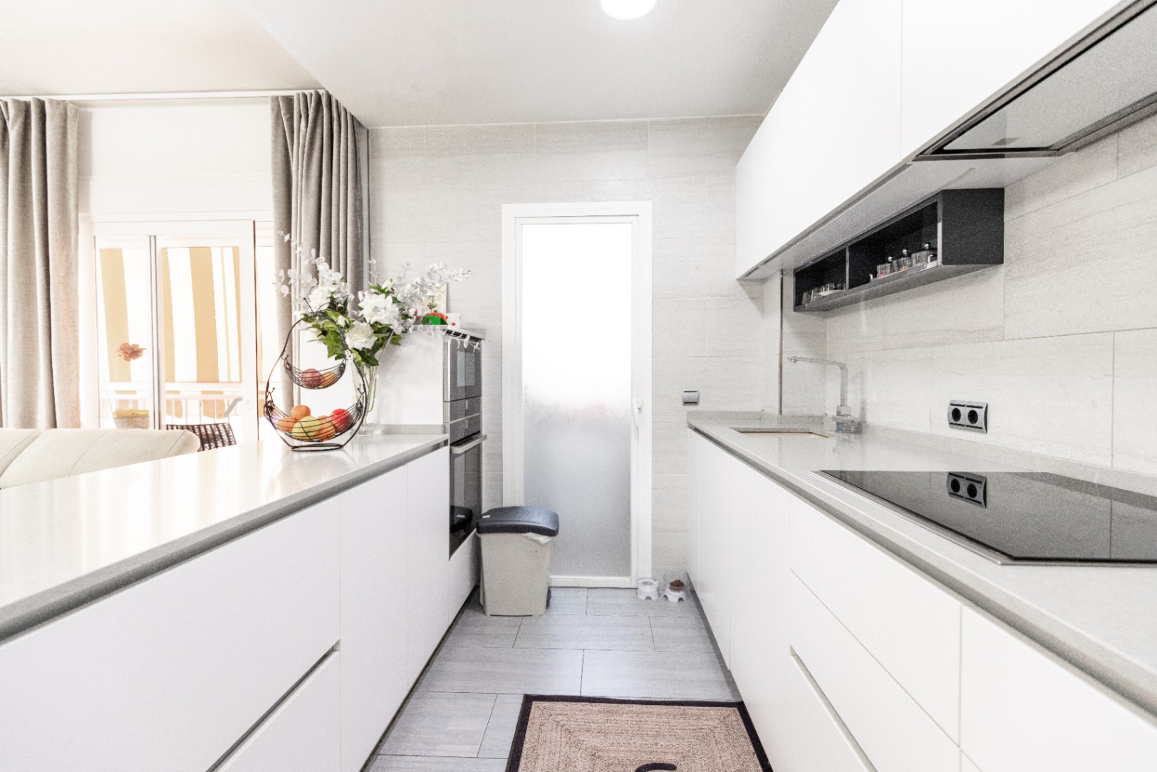 Moderno, luminoso apartamento de 3 dormitorios y a pasos del mar — el estilo de vida que siempre soñaste