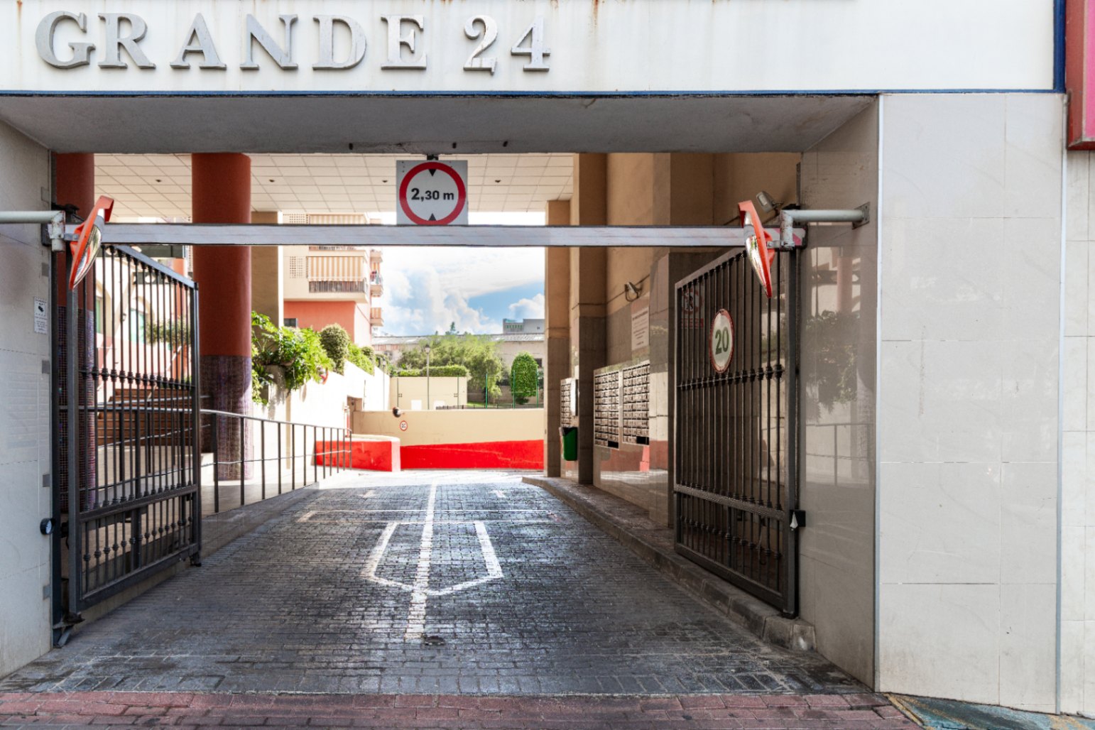Moderno, luminoso apartamento de 3 dormitorios y a pasos del mar — el estilo de vida que siempre soñaste