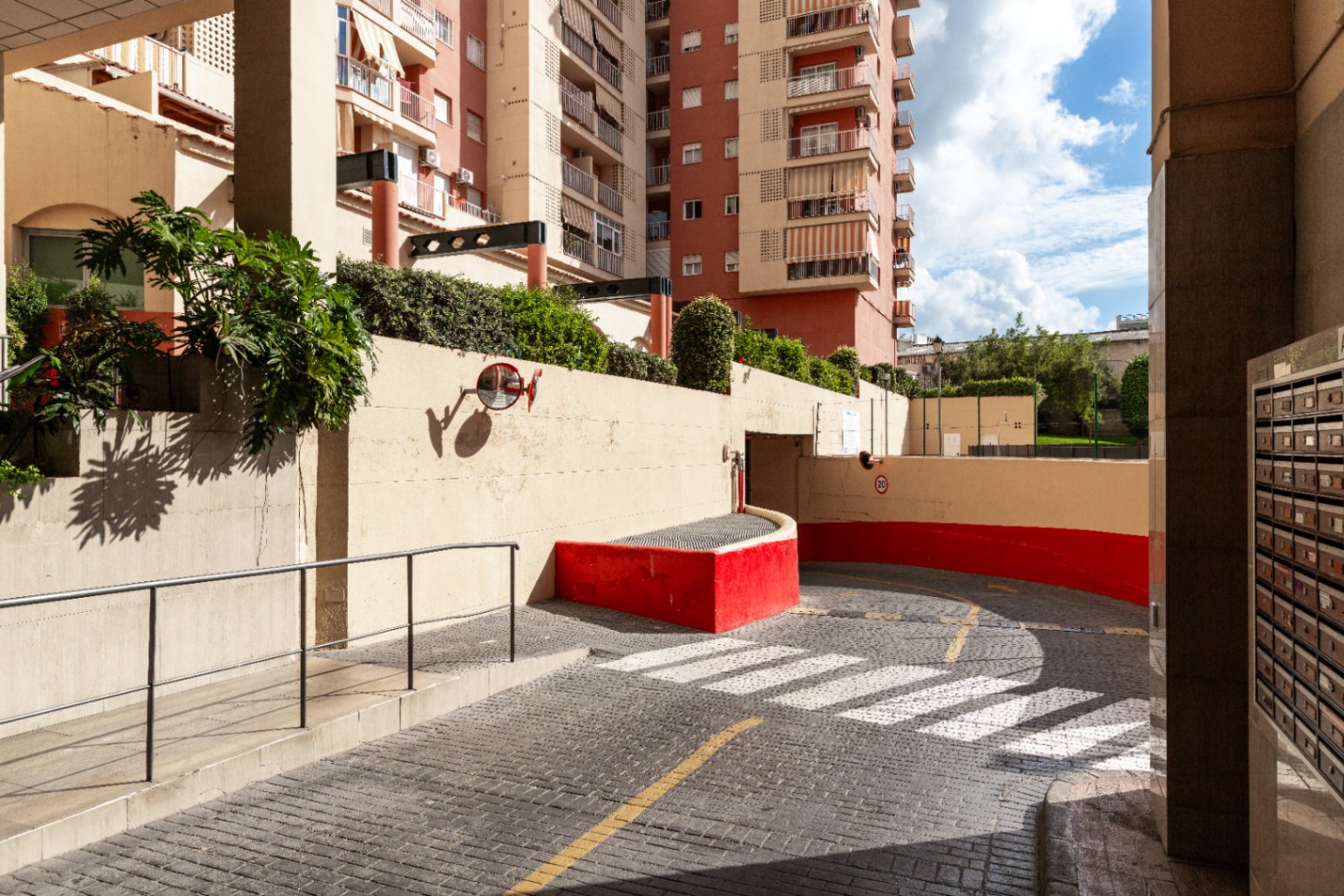 Moderno, luminoso apartamento de 3 dormitorios y a pasos del mar — el estilo de vida que siempre soñaste