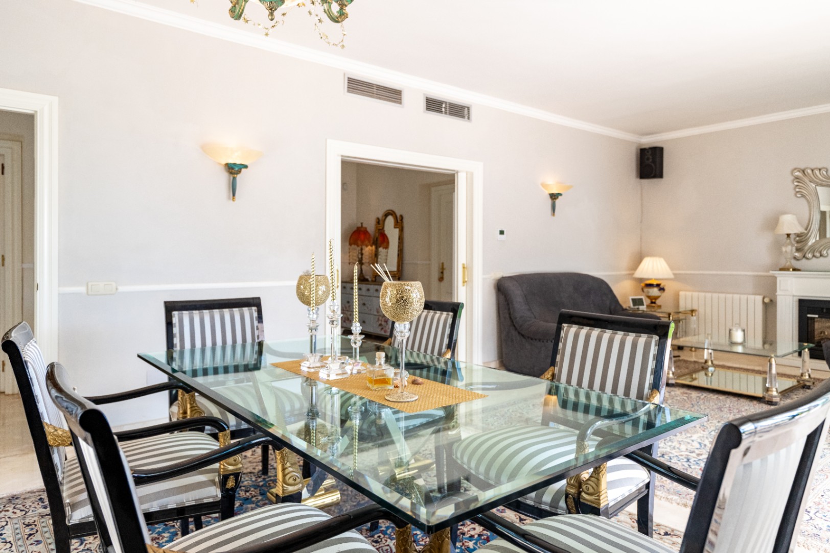 Charmig fristående villa i Marbella Öst – Havsutsikt, mogen trädgård och en unik möjlighet