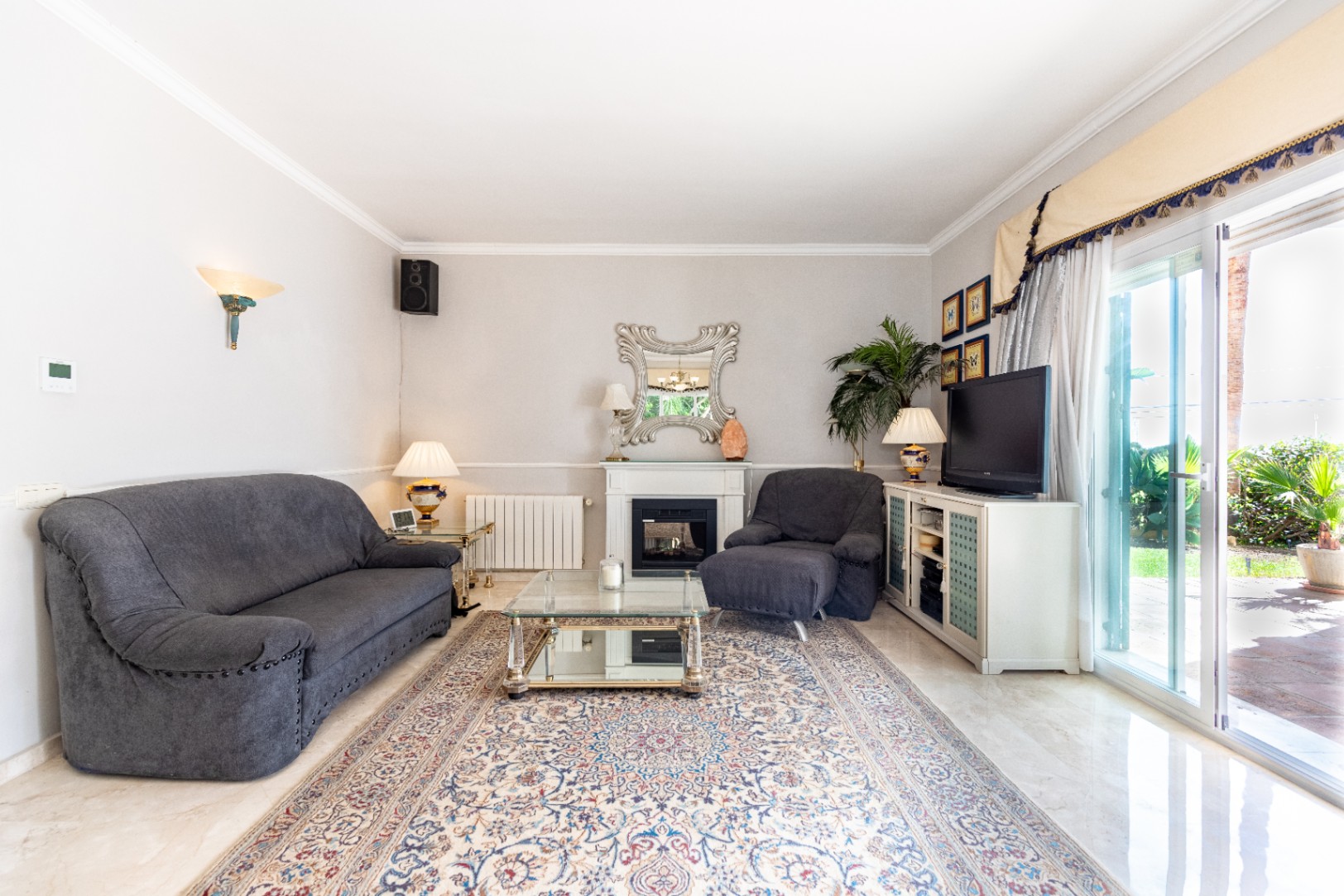 Charmig fristående villa i Marbella Öst – Havsutsikt, mogen trädgård och en unik möjlighet