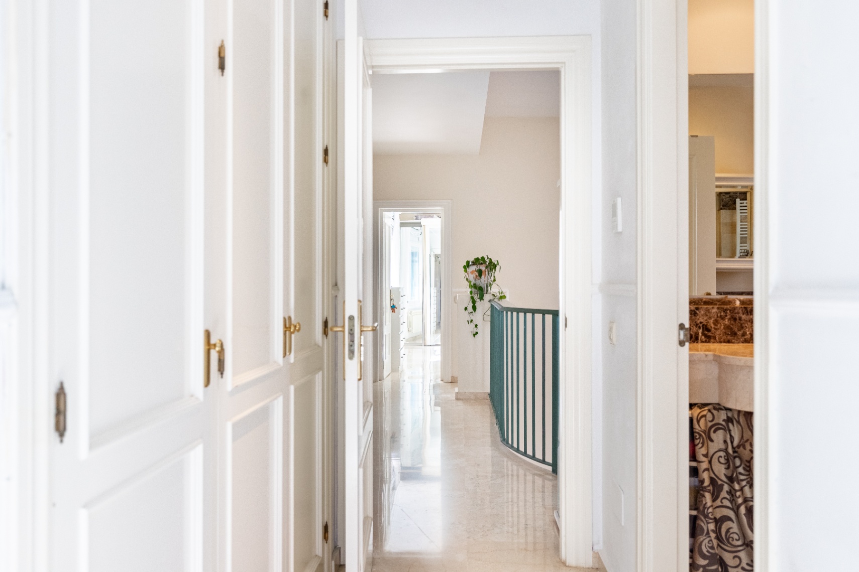 Charmig fristående villa i Marbella Öst – Havsutsikt, mogen trädgård och en unik möjlighet