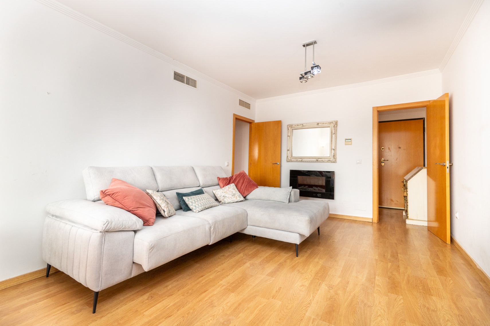 Ático Dúplex Exclusivo con Vistas Panorámicas al Mar, Montaña y Campo – Marbella Este (Elviria - El Rosario)