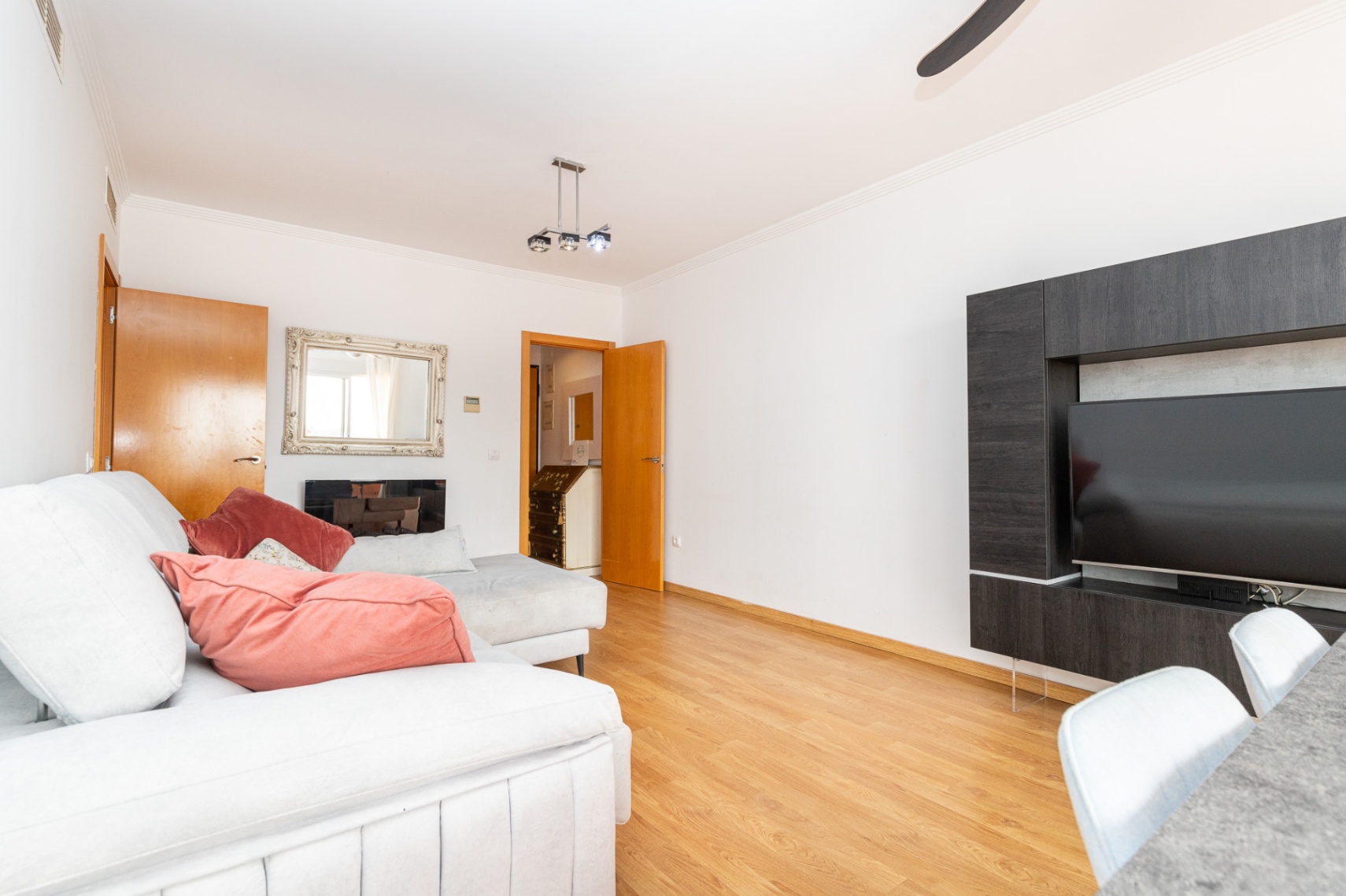 Ático Dúplex Exclusivo con Vistas Panorámicas al Mar, Montaña y Campo – Marbella Este (Elviria - El Rosario)