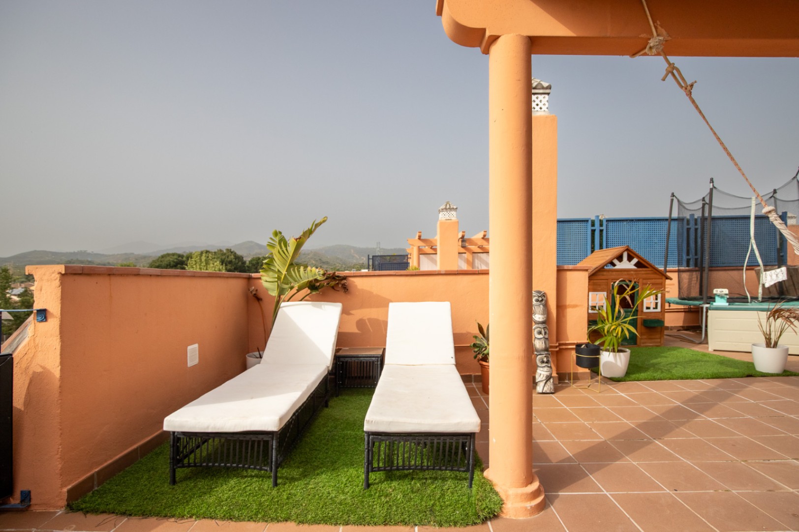 Ático Dúplex Exclusivo con Vistas Panorámicas al Mar, Montaña y Campo – Marbella Este (Elviria - El Rosario)