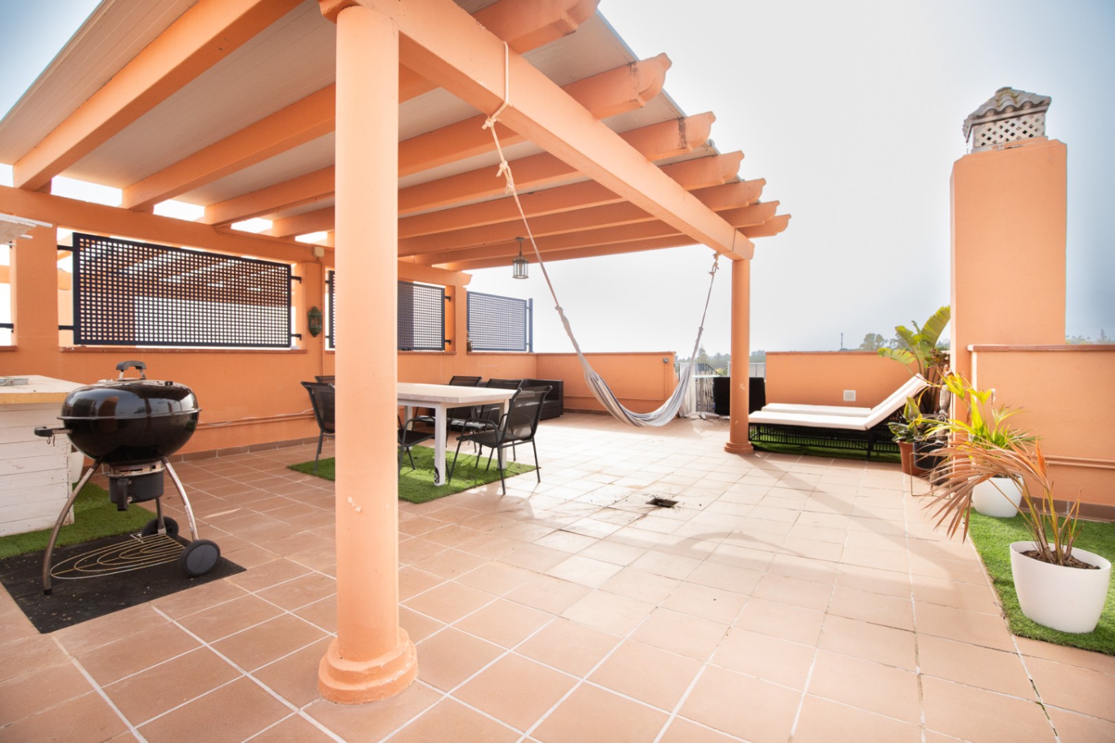 Ático Dúplex Exclusivo con Vistas Panorámicas al Mar, Montaña y Campo – Marbella Este (Elviria - El Rosario)