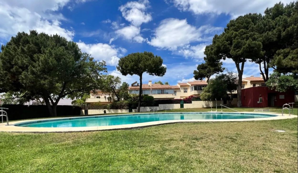 Ático en venta de 3 dormitorios en Marbella con terraza amplia