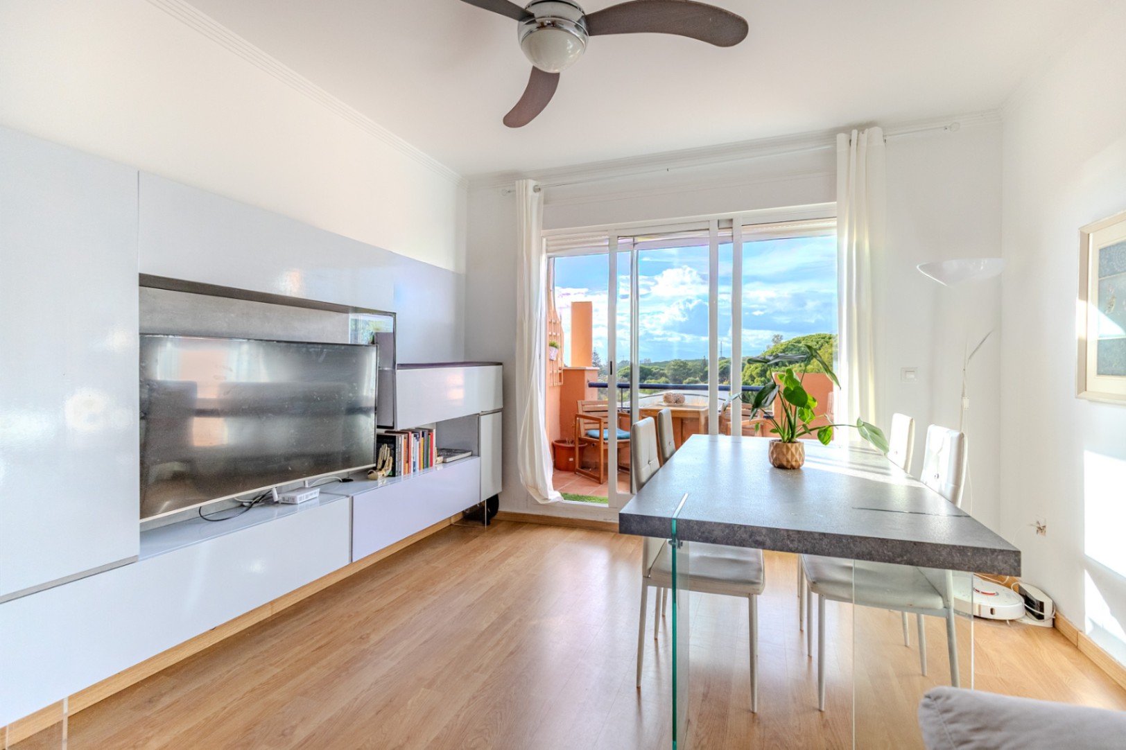 Ático en venta de 3 dormitorios en Marbella con terraza amplia