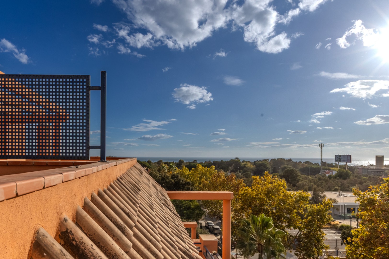 Ático en venta de 3 dormitorios en Marbella con terraza amplia