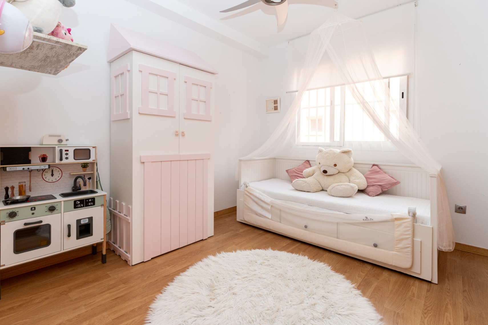 Ático en venta de 3 dormitorios en Marbella con terraza amplia