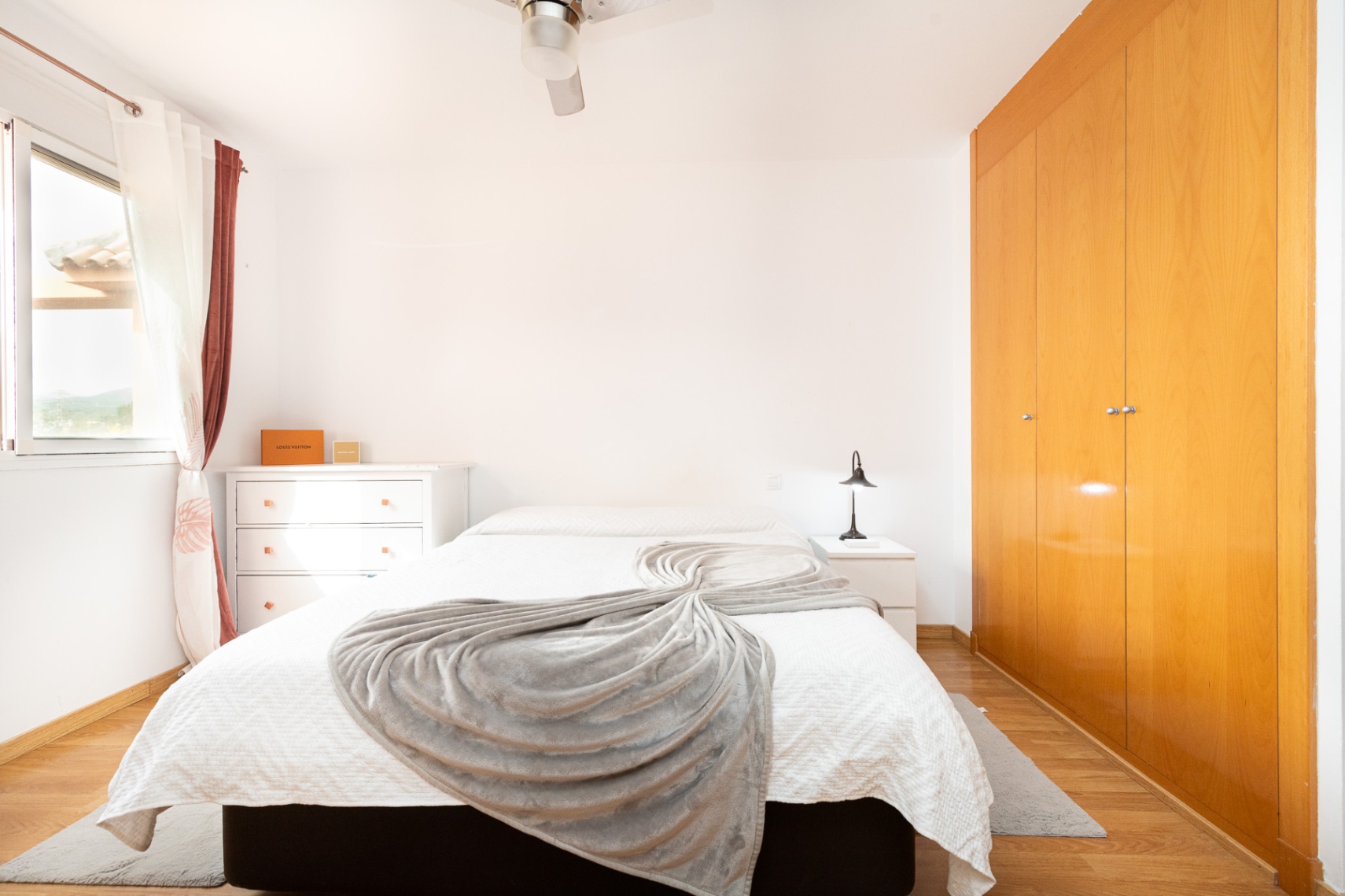 Ático en venta de 3 dormitorios en Marbella con terraza amplia
