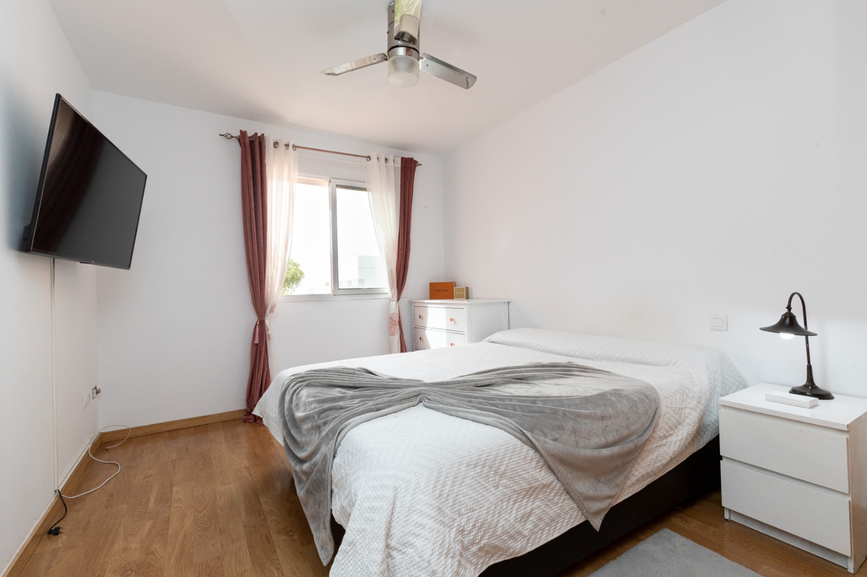 Ático en venta de 3 dormitorios en Marbella con terraza amplia