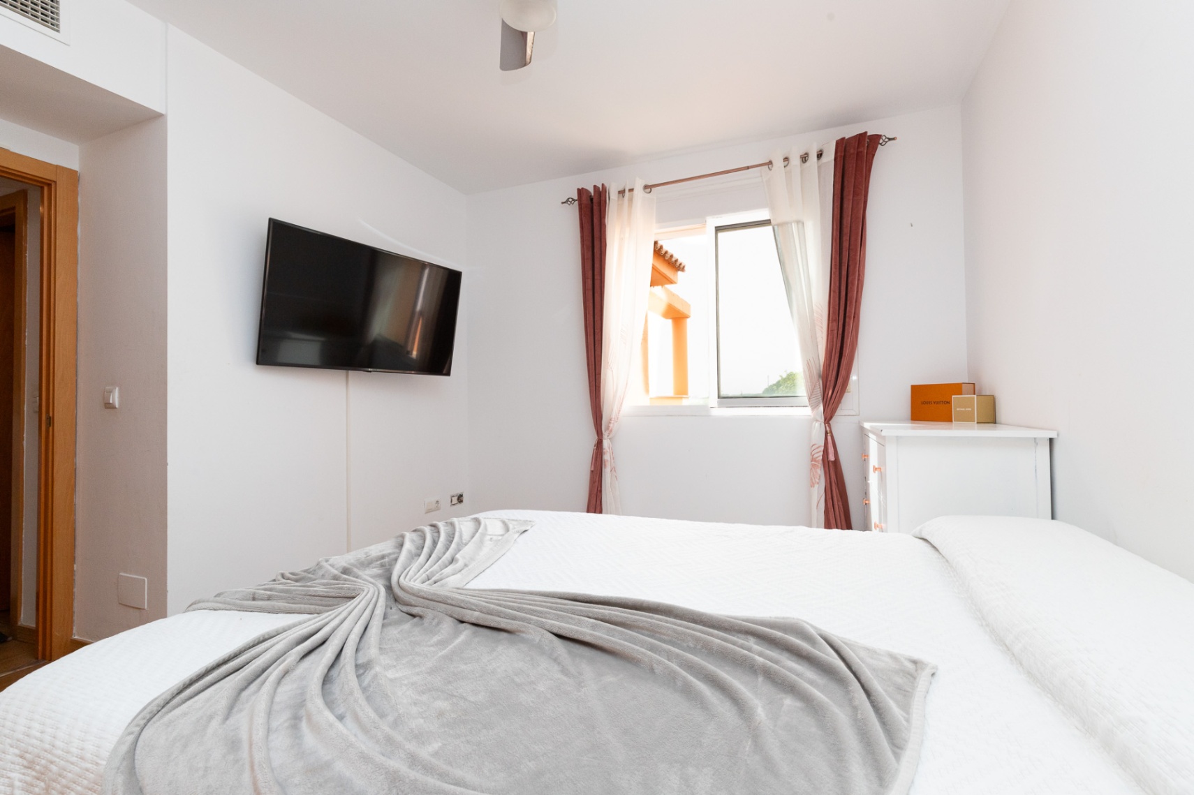 Ático en venta de 3 dormitorios en Marbella con terraza amplia