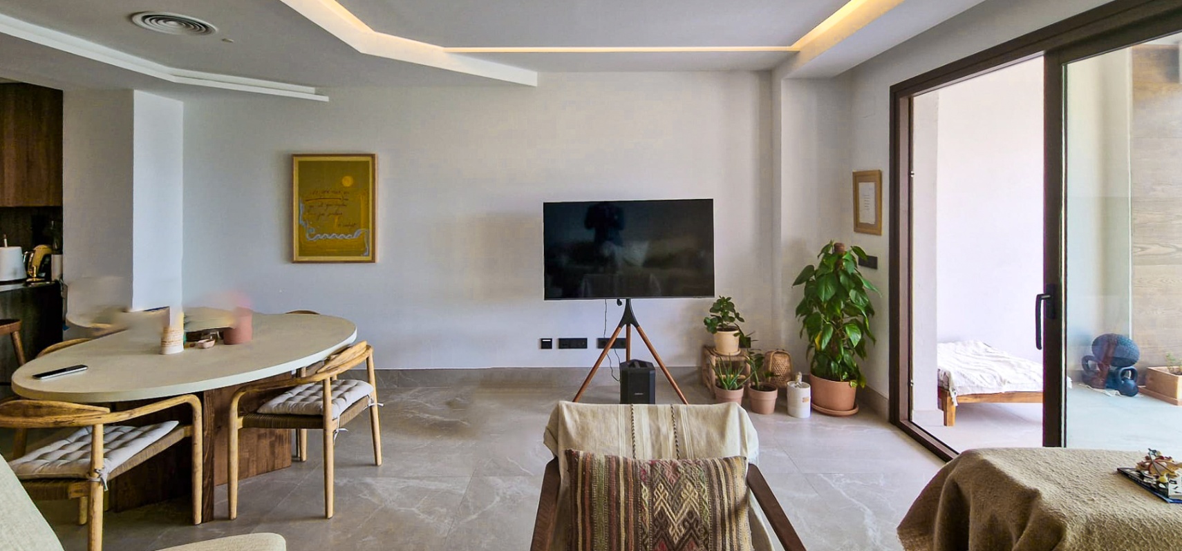 Casa moderna con vistas al lago que enamoran y casi nueva a estrenar!