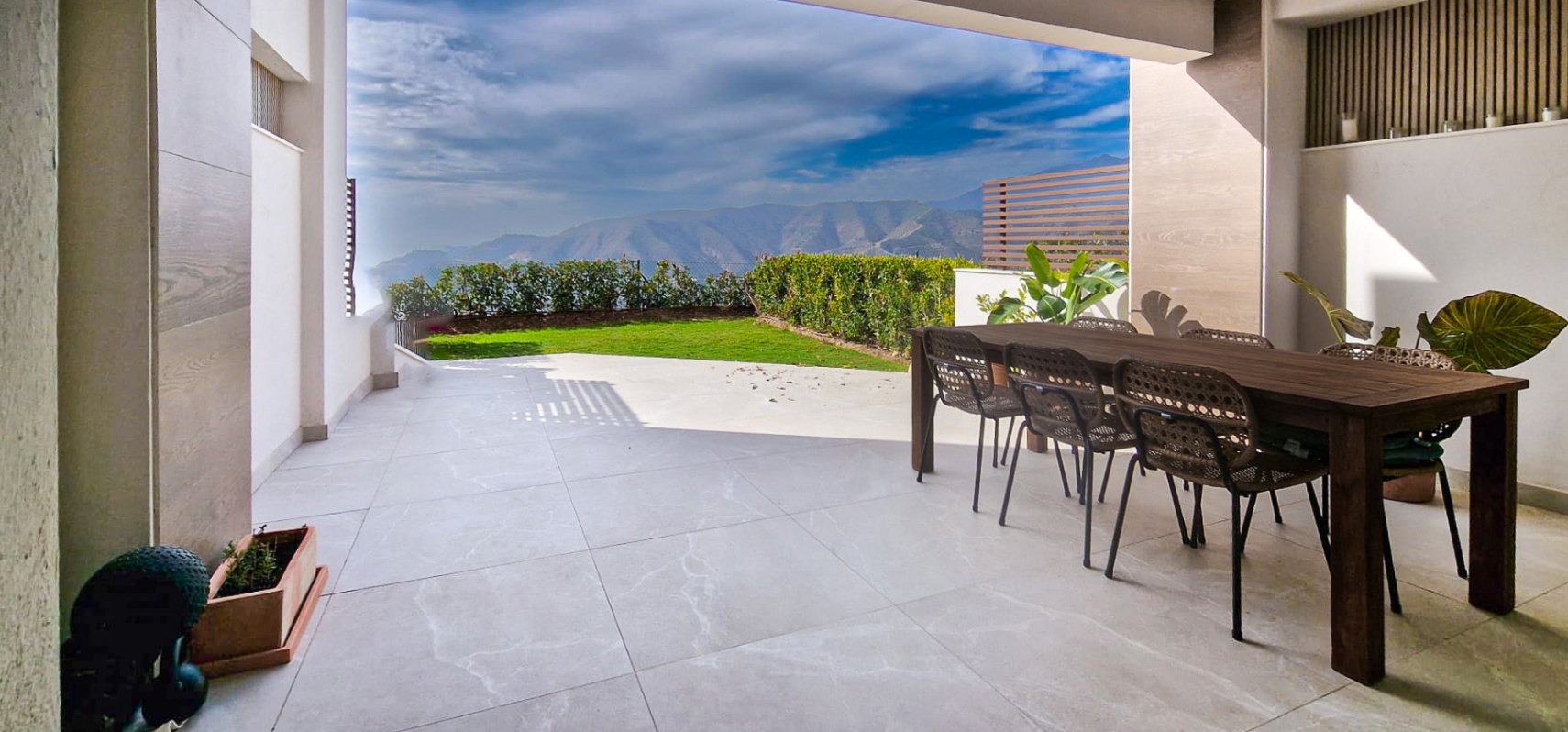 Casa moderna con vistas al lago que enamoran y casi nueva a estrenar!