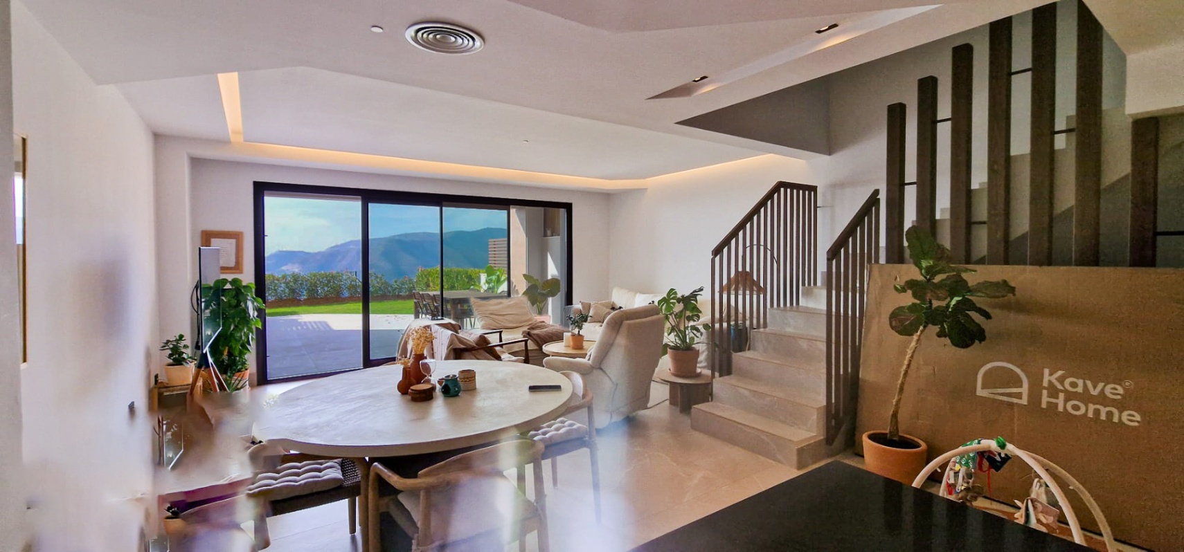 Casa moderna con vistas al lago que enamoran y casi nueva a estrenar!