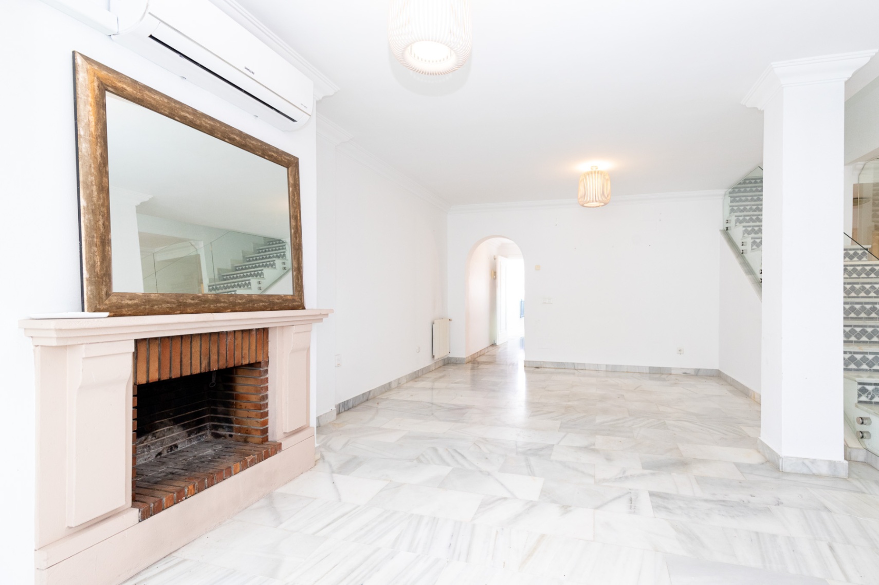 Se alquila este atico duplex a un paseo de la playa de guadalmina