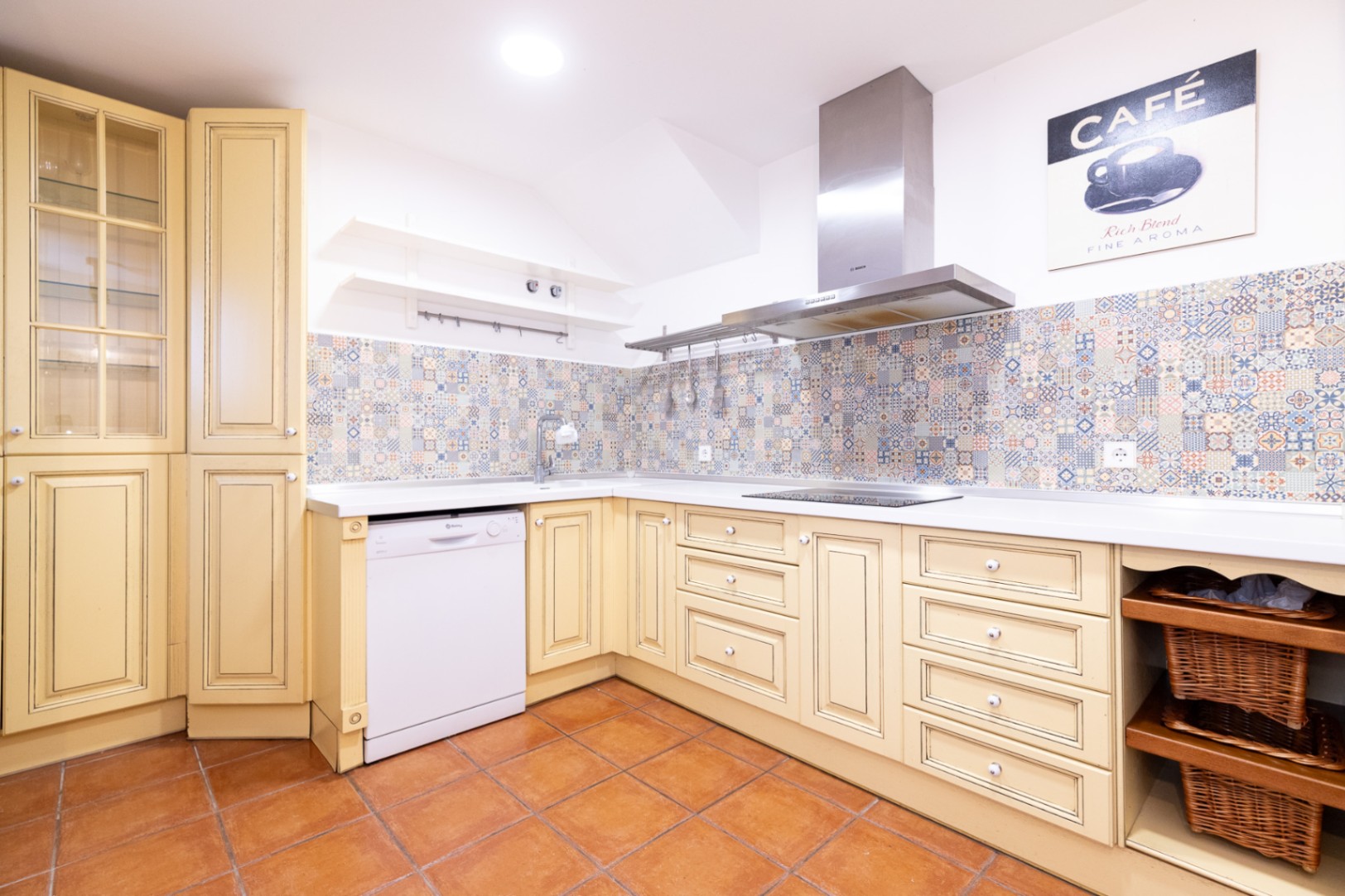 Se alquila este atico duplex a un paseo de la playa de guadalmina