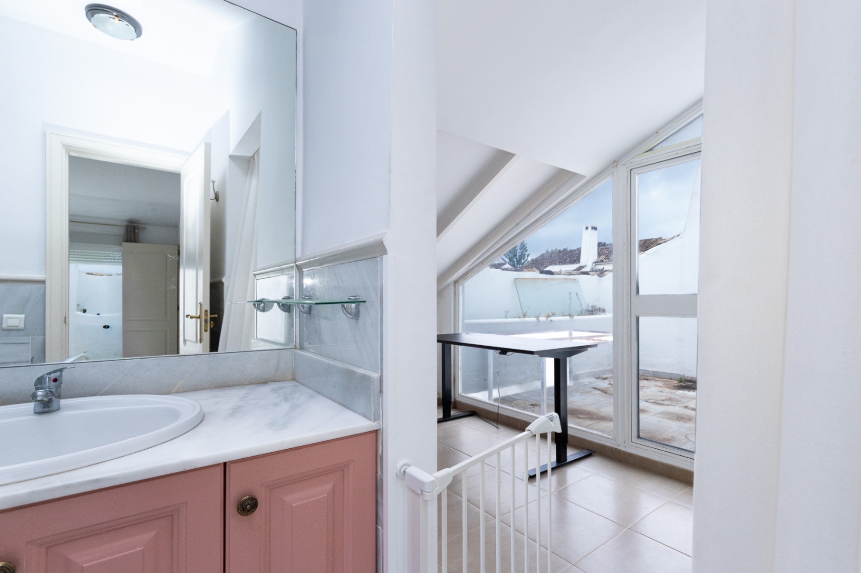 Se alquila este atico duplex a un paseo de la playa de guadalmina