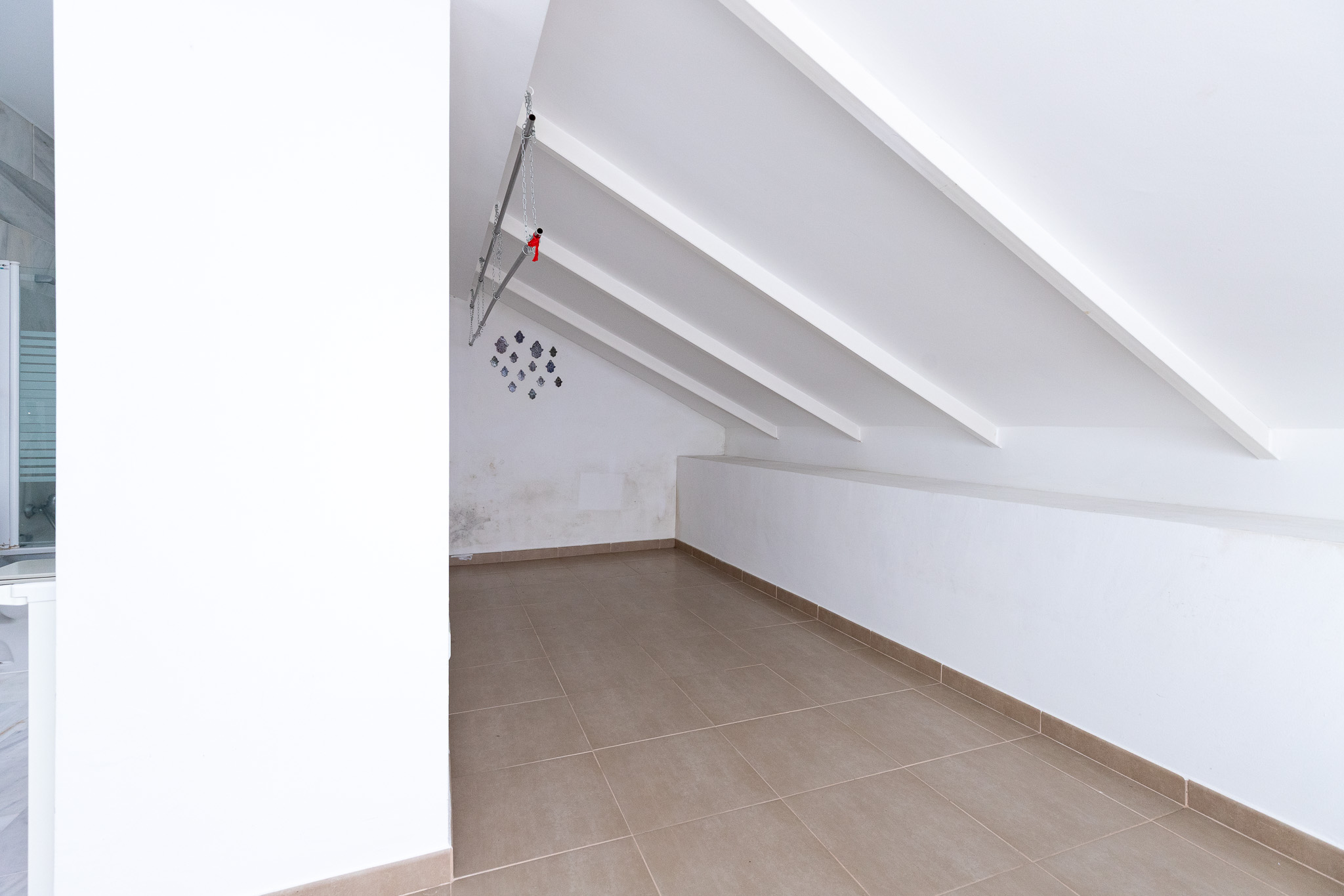 Se alquila este atico duplex a un paseo de la playa de guadalmina