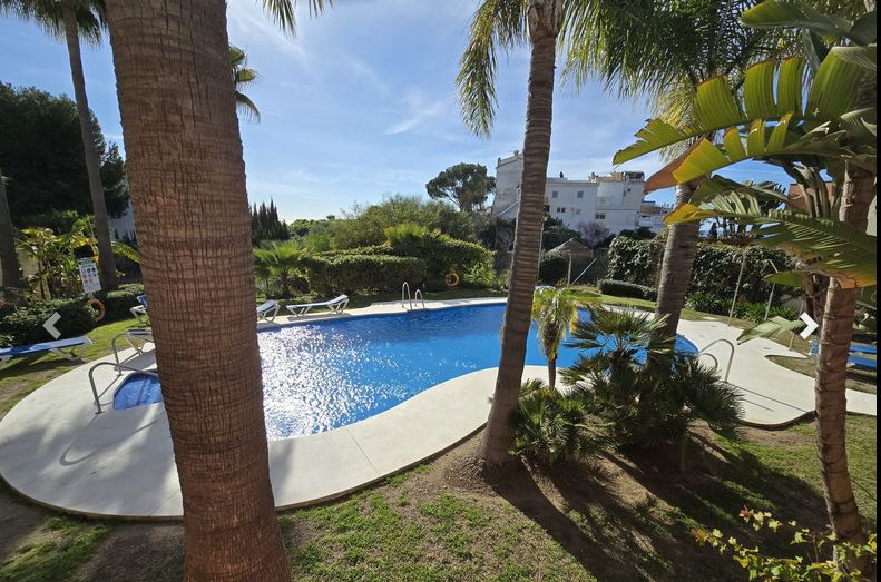 Piso de 2 dormitorios en alquiler a largo plazo en Mijas