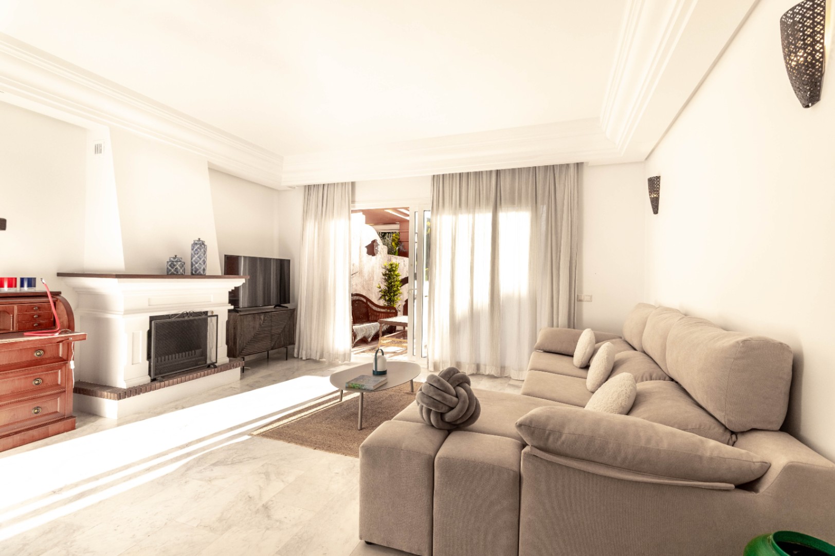 Fantastica casa adosada en esquina y vistas al mar en la prestigiosa zona de bahia de Marbella