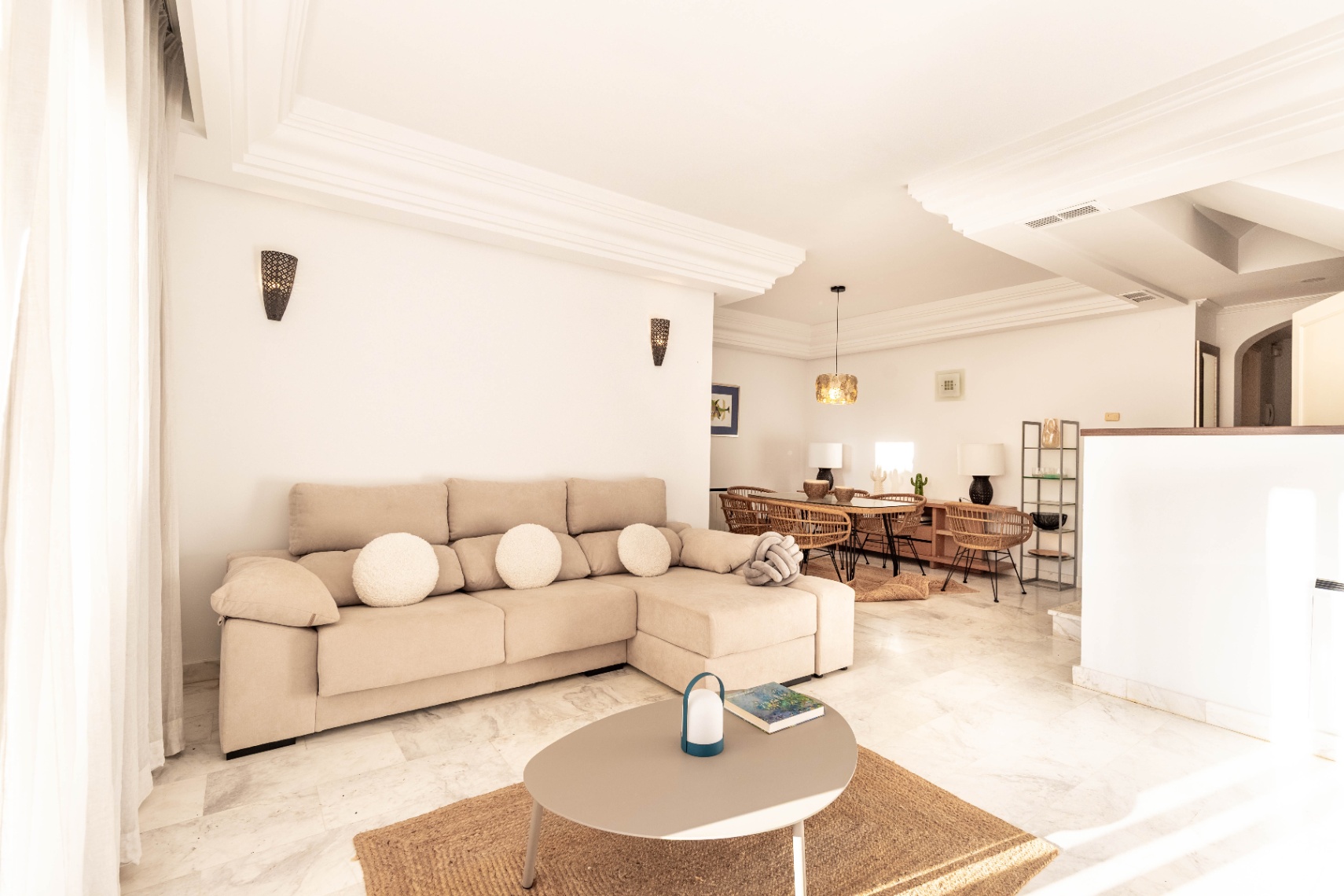 Fantastica casa adosada en esquina y vistas al mar en la prestigiosa zona de bahia de Marbella