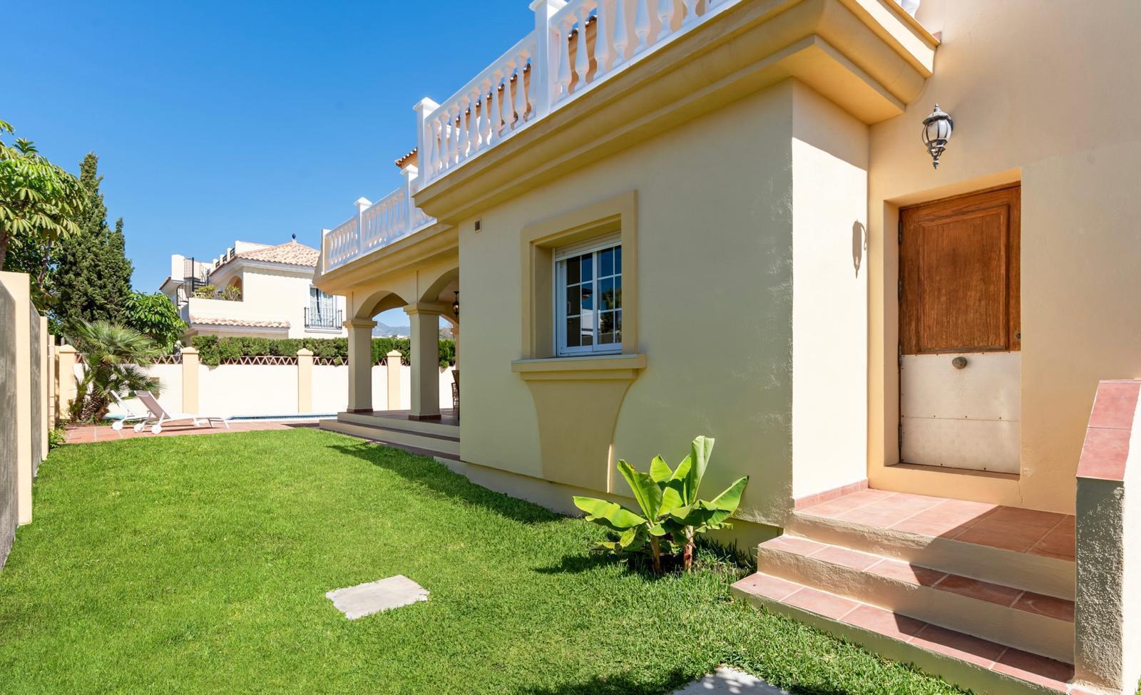 Exclusiva Villa a Pasos del Mar: El Refugio Perfecto en Marbella