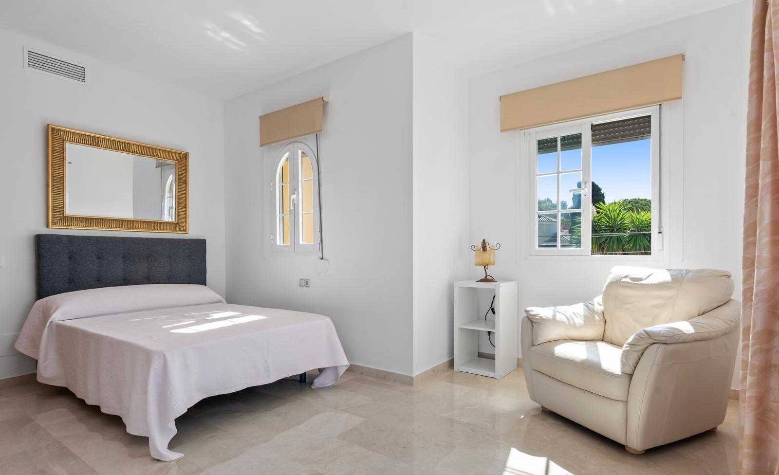 Exclusiva Villa a Pasos del Mar: El Refugio Perfecto en Marbella