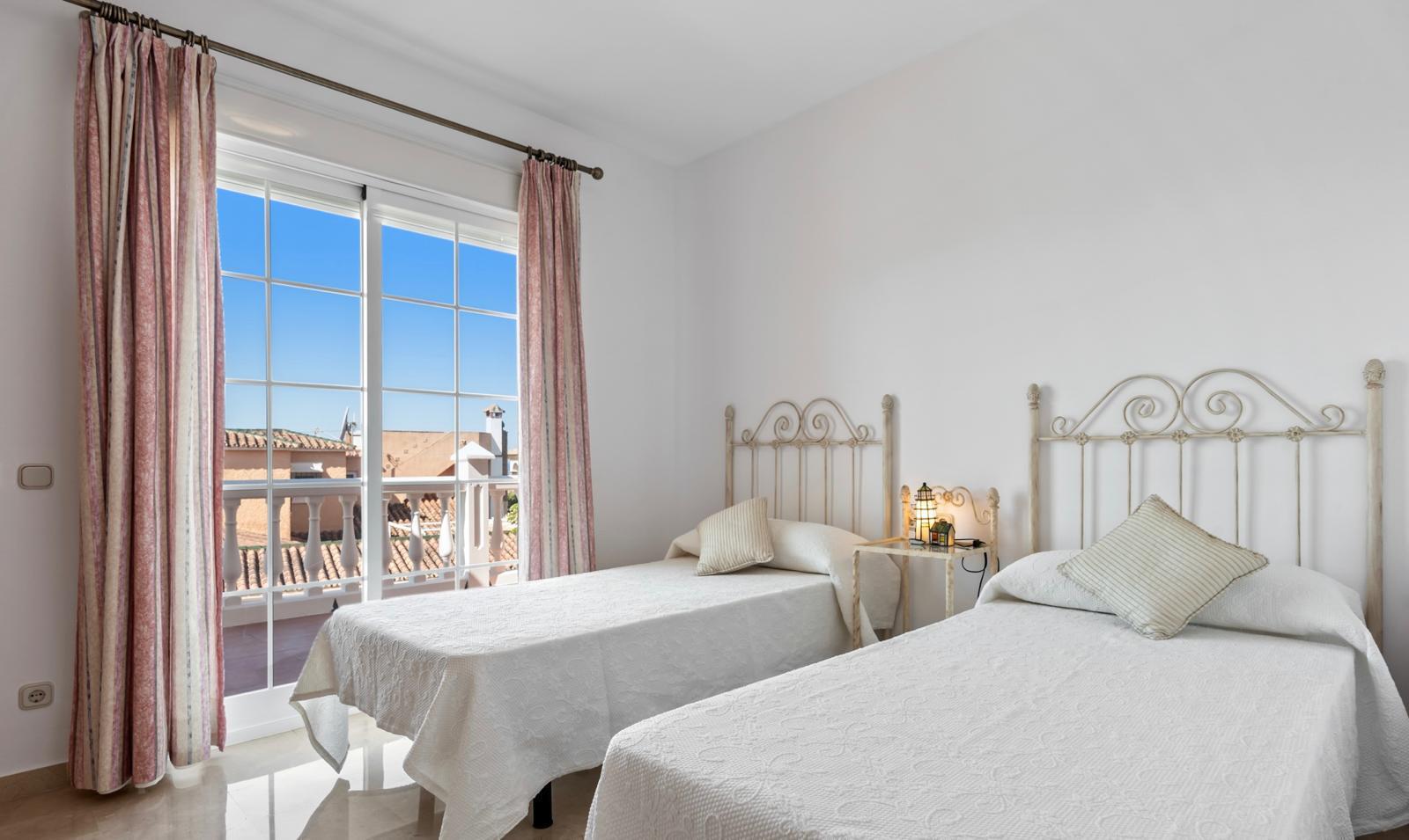 Exclusiva Villa a Pasos del Mar: El Refugio Perfecto en Marbella