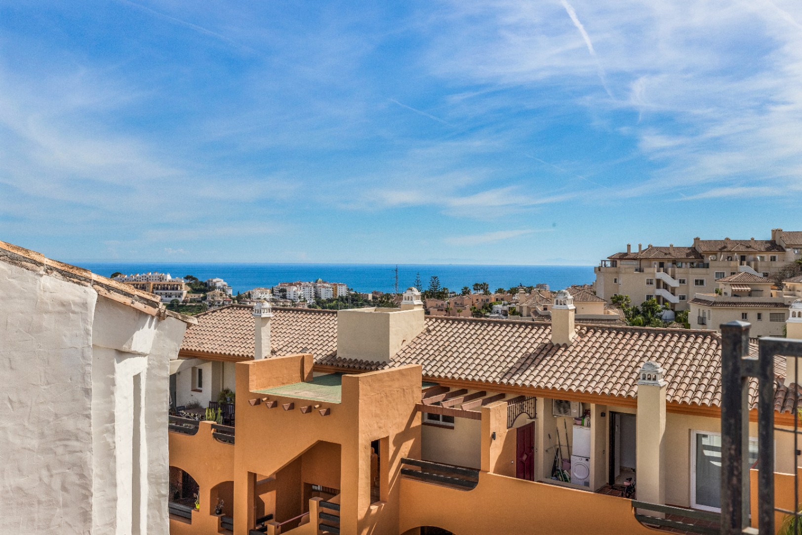 Penthouse with Private Solarium and Panoramic Sea Views in Riviera del Sol