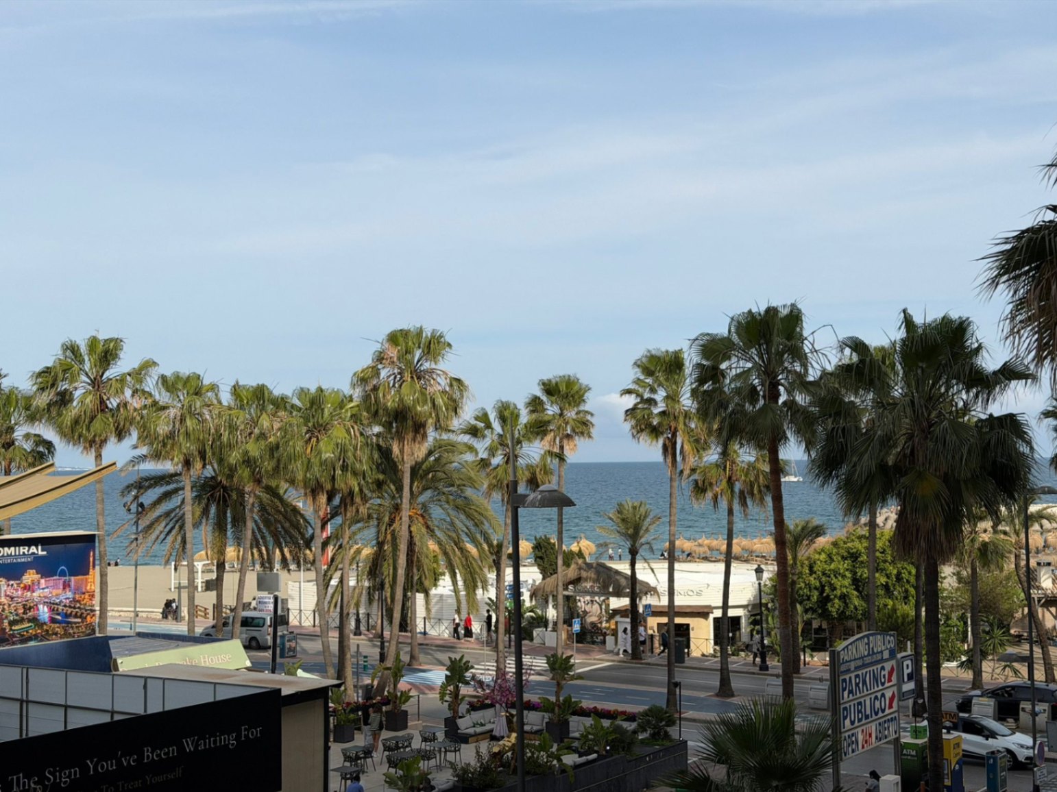 9261 - Puerto Banús | Exclusivo piso de 2 dormitorios a 100 m de la playa y del puerto | Vistas al mar | Larga temporada