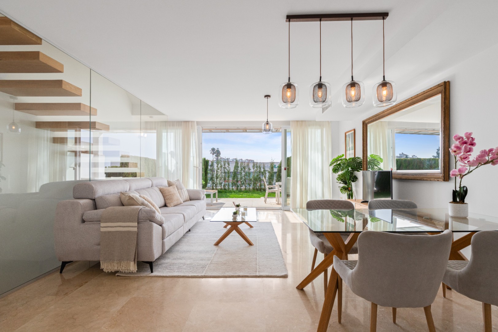 Romeral - Moderna y amplia casa adosada con vista al mar solarium y jardin privado cerca de todo para alquiler de larga temporada