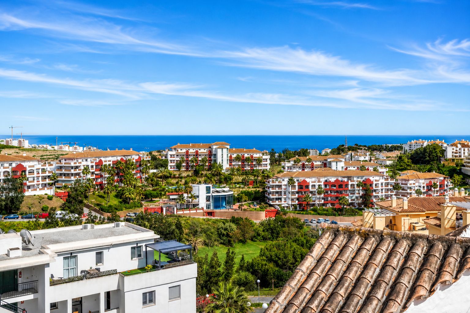Ático con Solárium Privado y Vistas Panorámicas AL MAR en Riviera del Sol