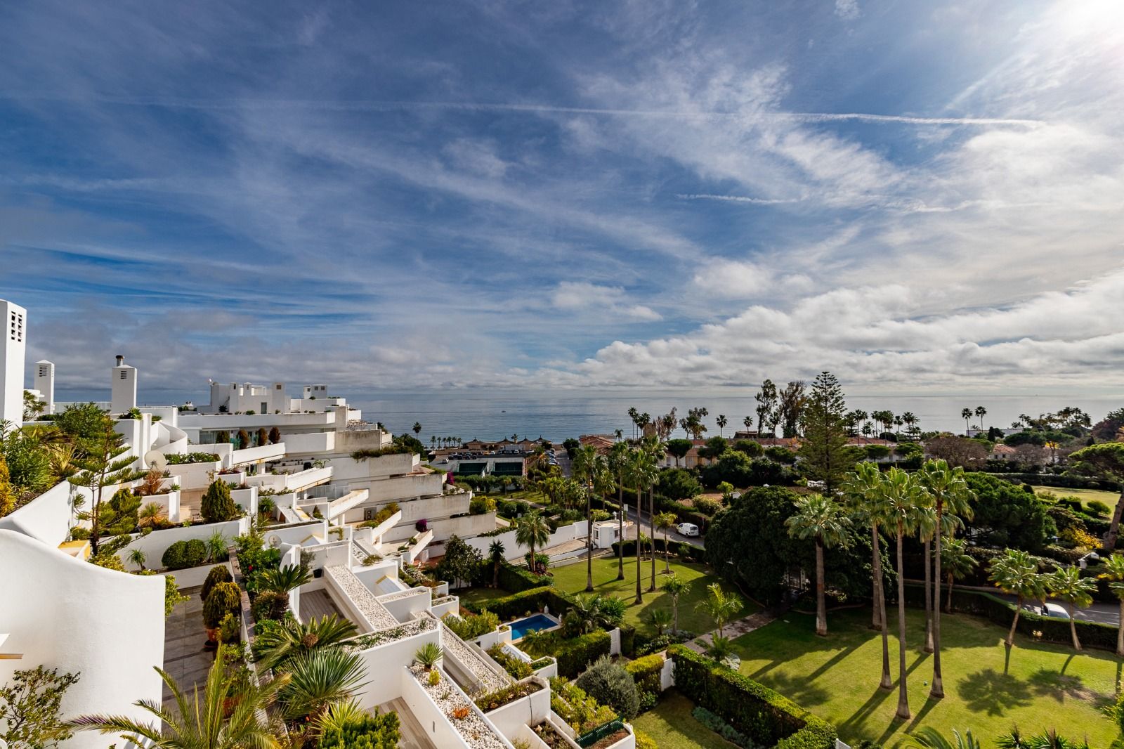 Exclusivo ático a la venta con las mejores vistas al mar en primera linea de playa!