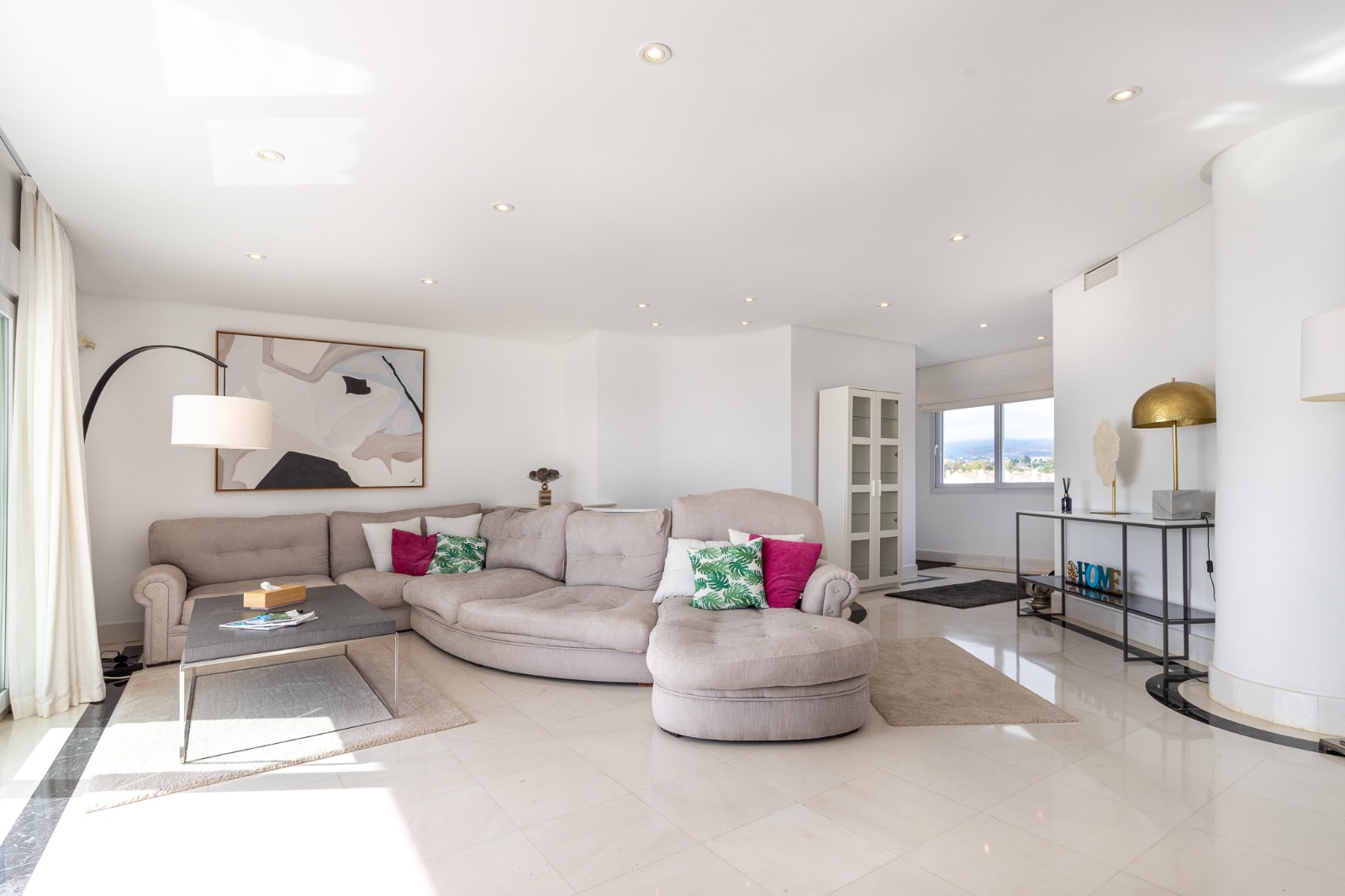 Exclusivo ático a la venta con las mejores vistas al mar en primera linea de playa!