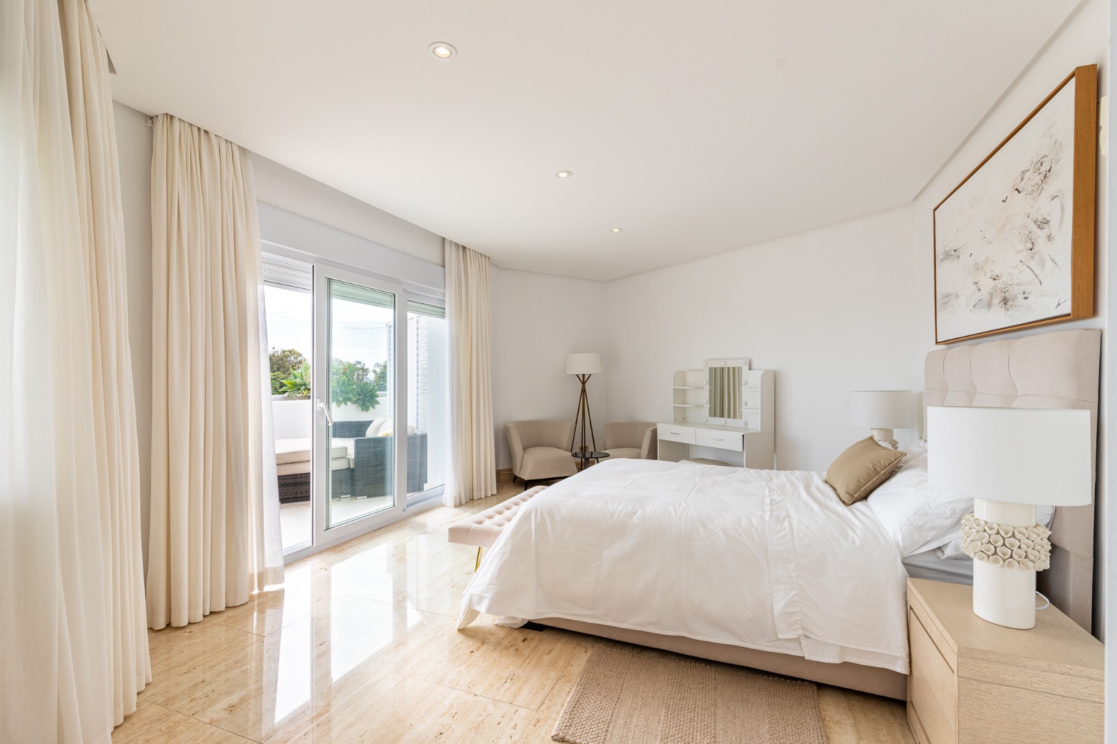 Exclusivo ático a la venta con las mejores vistas al mar en primera linea de playa!