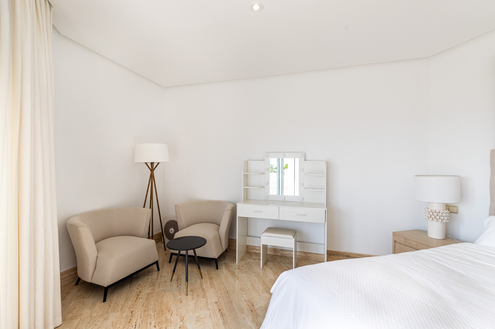 Exclusivo ático a la venta con las mejores vistas al mar en primera linea de playa!