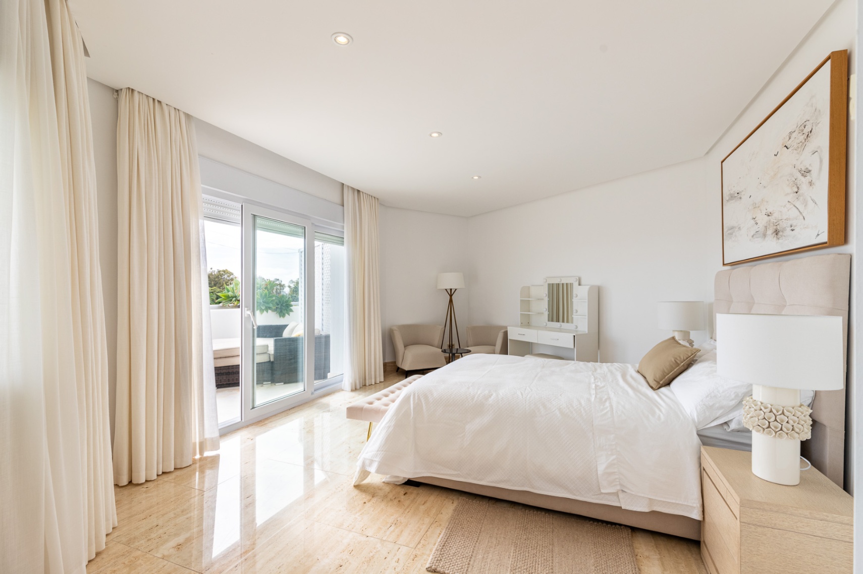 El mejor atico duplex con piscina privada en primera linea de playa en guadalmina baja
