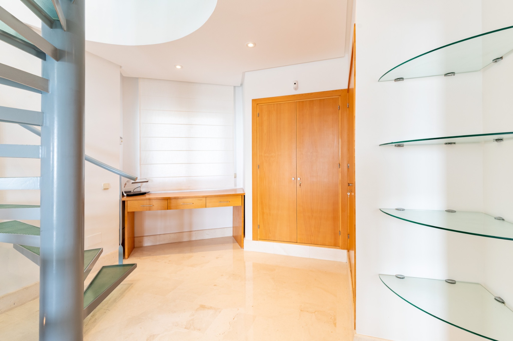El mejor atico duplex con piscina privada en primera linea de playa en guadalmina baja
