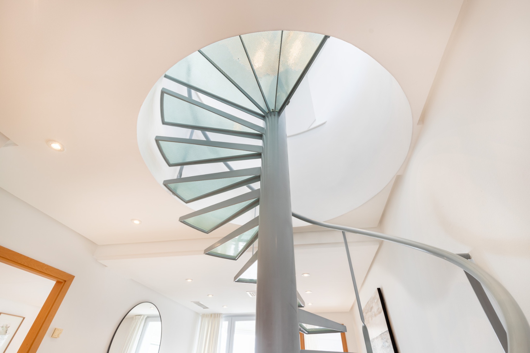 El mejor atico duplex con piscina privada en primera linea de playa en guadalmina baja
