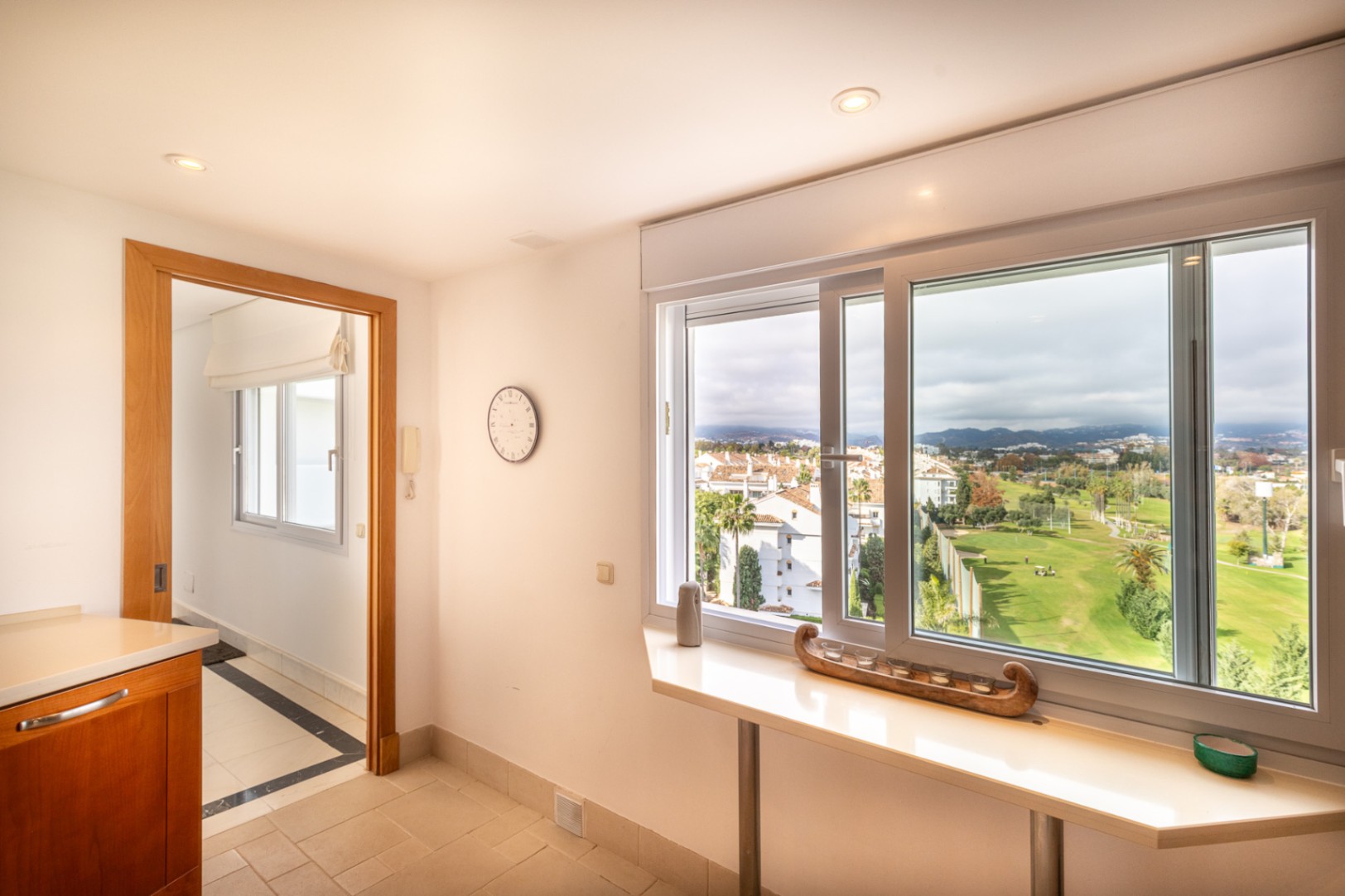 El mejor atico duplex con piscina privada en primera linea de playa en guadalmina baja