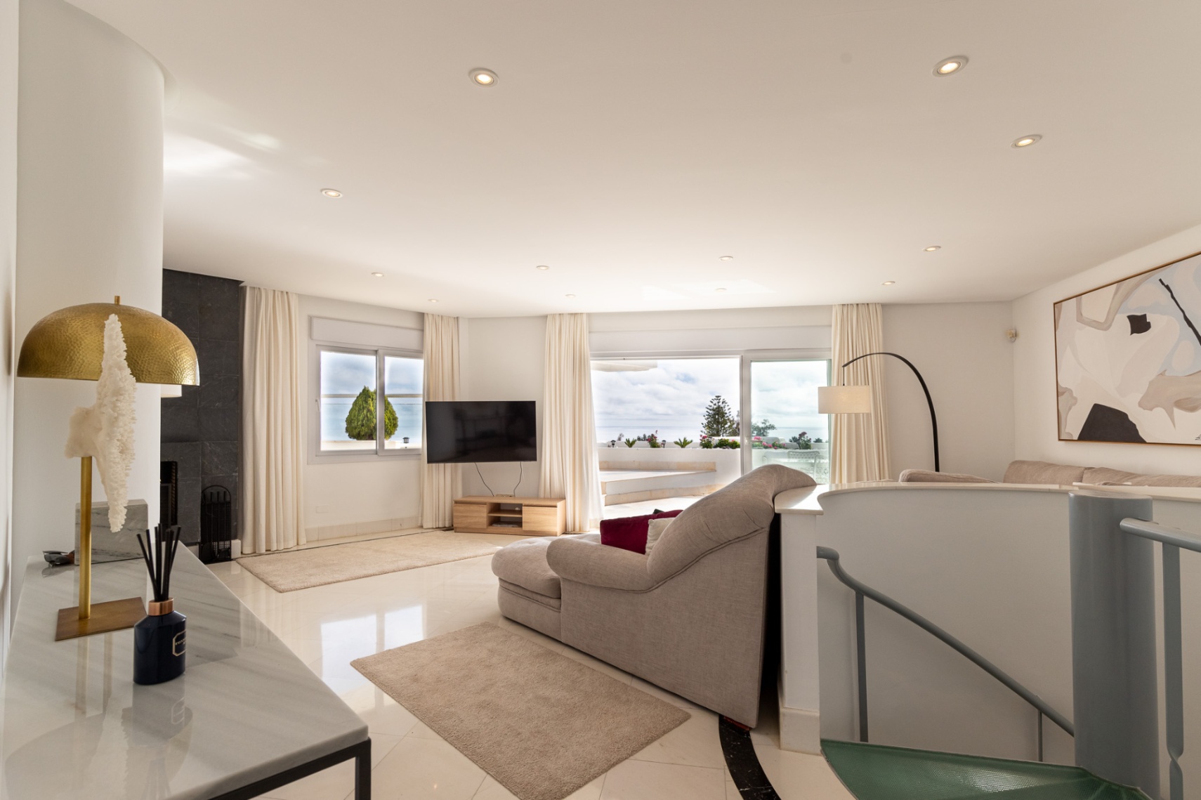 El mejor atico duplex con piscina privada en primera linea de playa en guadalmina baja