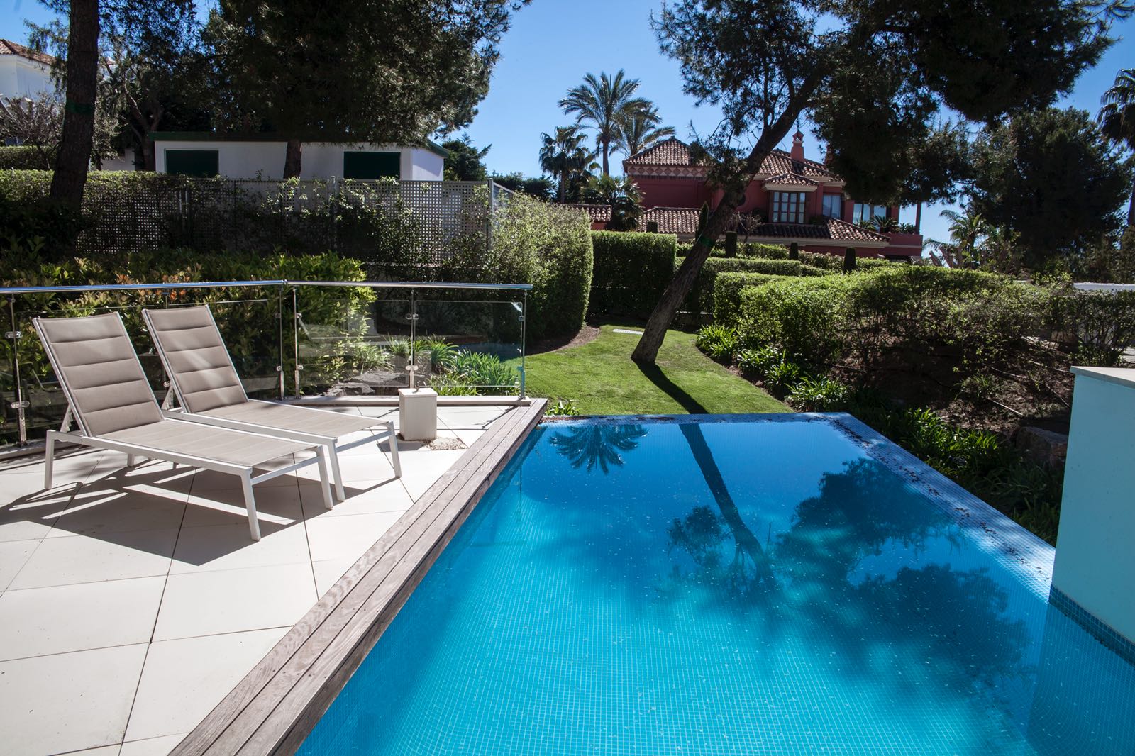 M.HILLS - Moderna y exclusiva casa en alquiler en Sierra Blanca con vistas al mar y doble seguridad